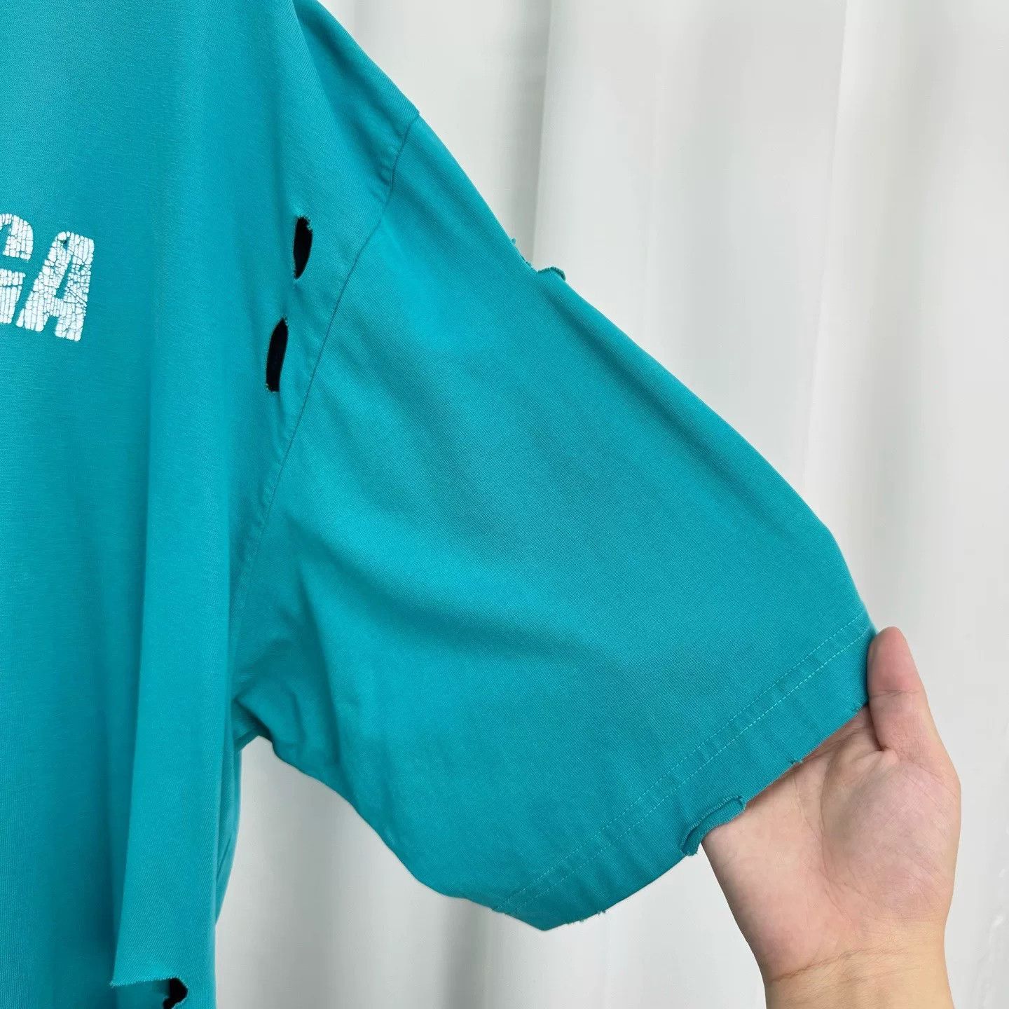 Balenciaga Balenciaga Distressed Logo T-Shirt Size M Size US M / EU 48-50 / 2 - 5 Thumbnail