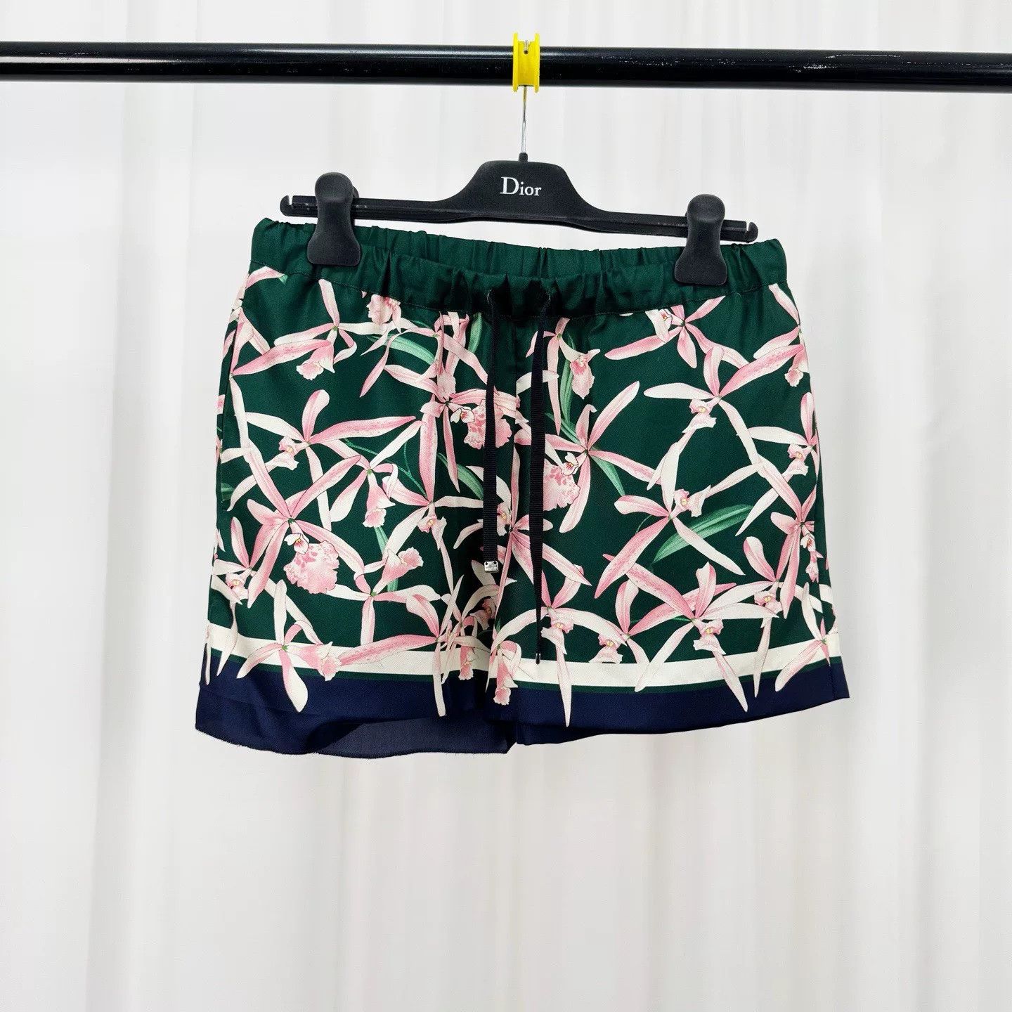 Moncler Moncler Floral Silk Shorts Size EU 42 Size US 26 / EU 42 - 2 Thumbnail