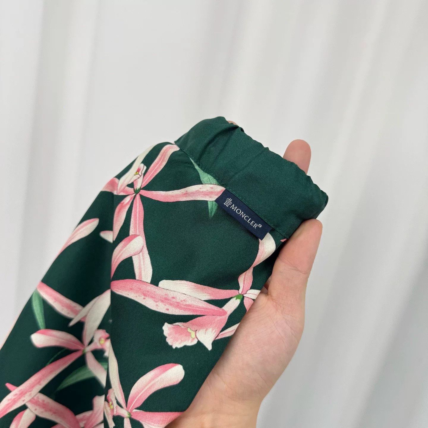 Moncler Moncler Floral Silk Shorts Size EU 42 Size US 26 / EU 42 - 6 Thumbnail