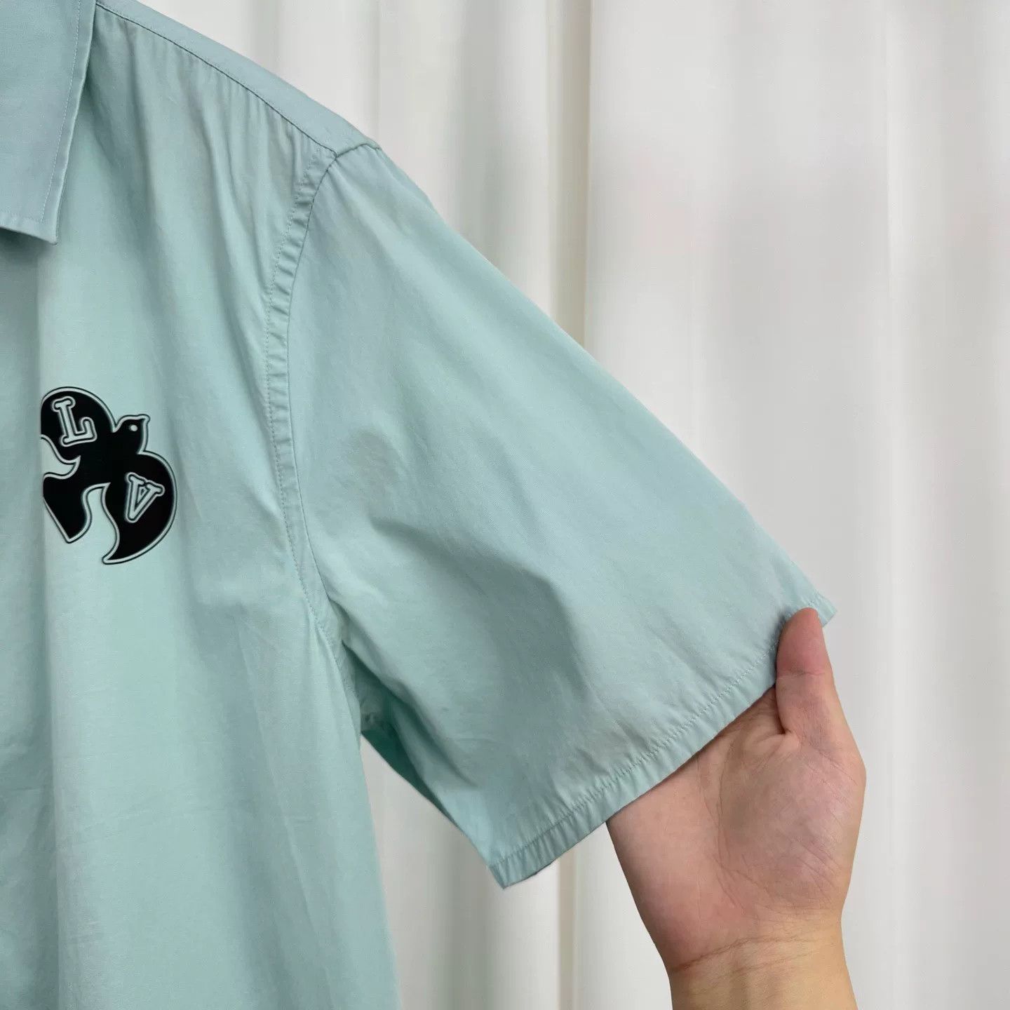 Louis Vuitton Louis Vuitton Dove Graphic Short Sleeve Shirt S Size US S / EU 44-46 / 1 - 5 Thumbnail