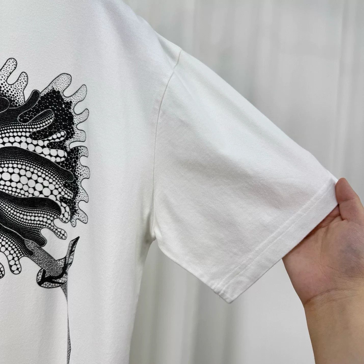 Louis Vuitton Louis Vuitton x Yayoi Kusama Flower Print T-Shirt M Size US M / EU 48-50 / 2 - 5 Thumbnail