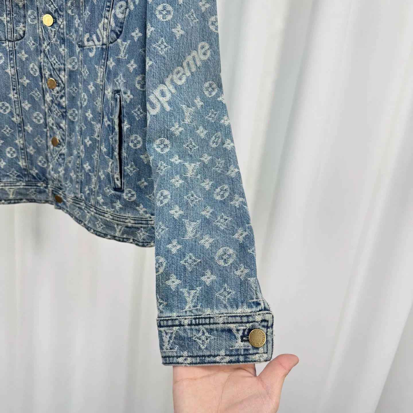 Louis Vuitton Louis Vuitton x Supreme Monogram Denim Jacket 46 Size US S / EU 44-46 / 1 - 5 Thumbnail