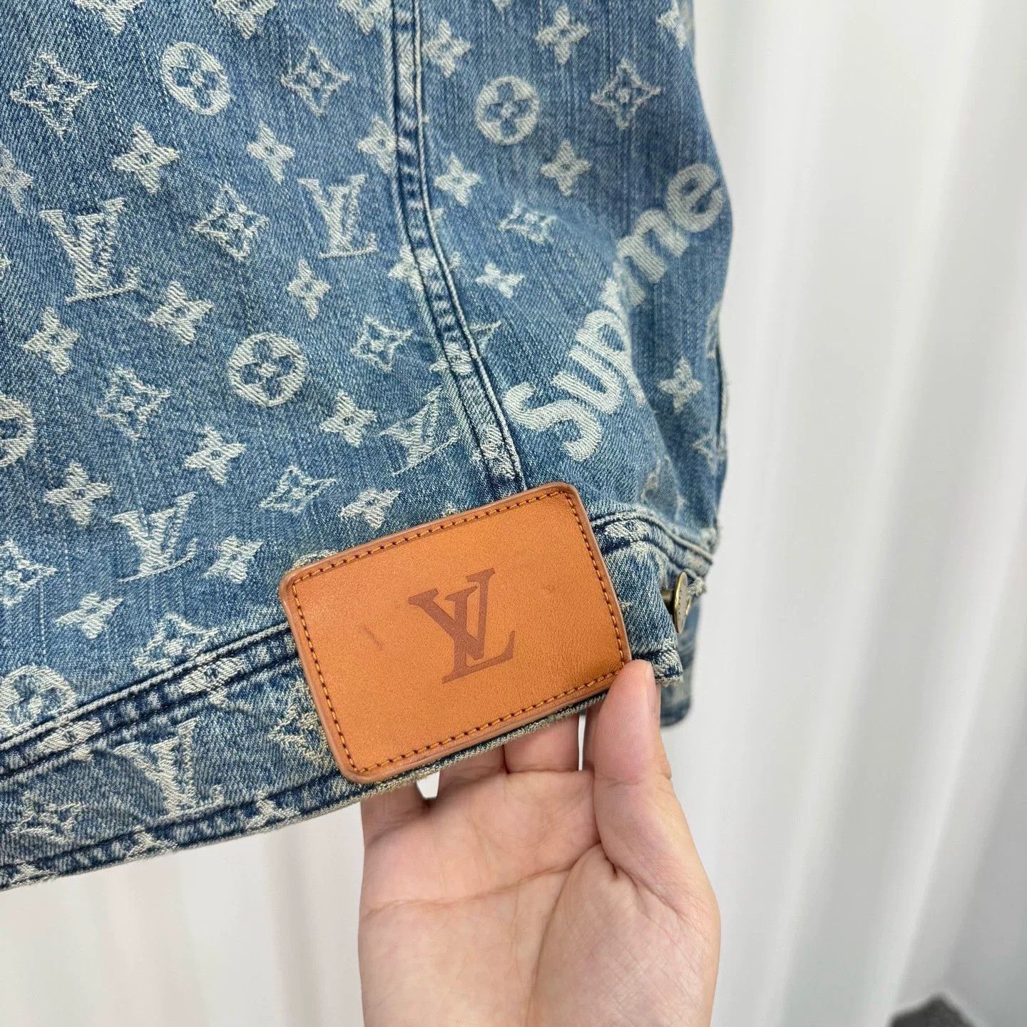 Louis Vuitton Louis Vuitton x Supreme Monogram Denim Jacket 46 Size US S / EU 44-46 / 1 - 6 Thumbnail