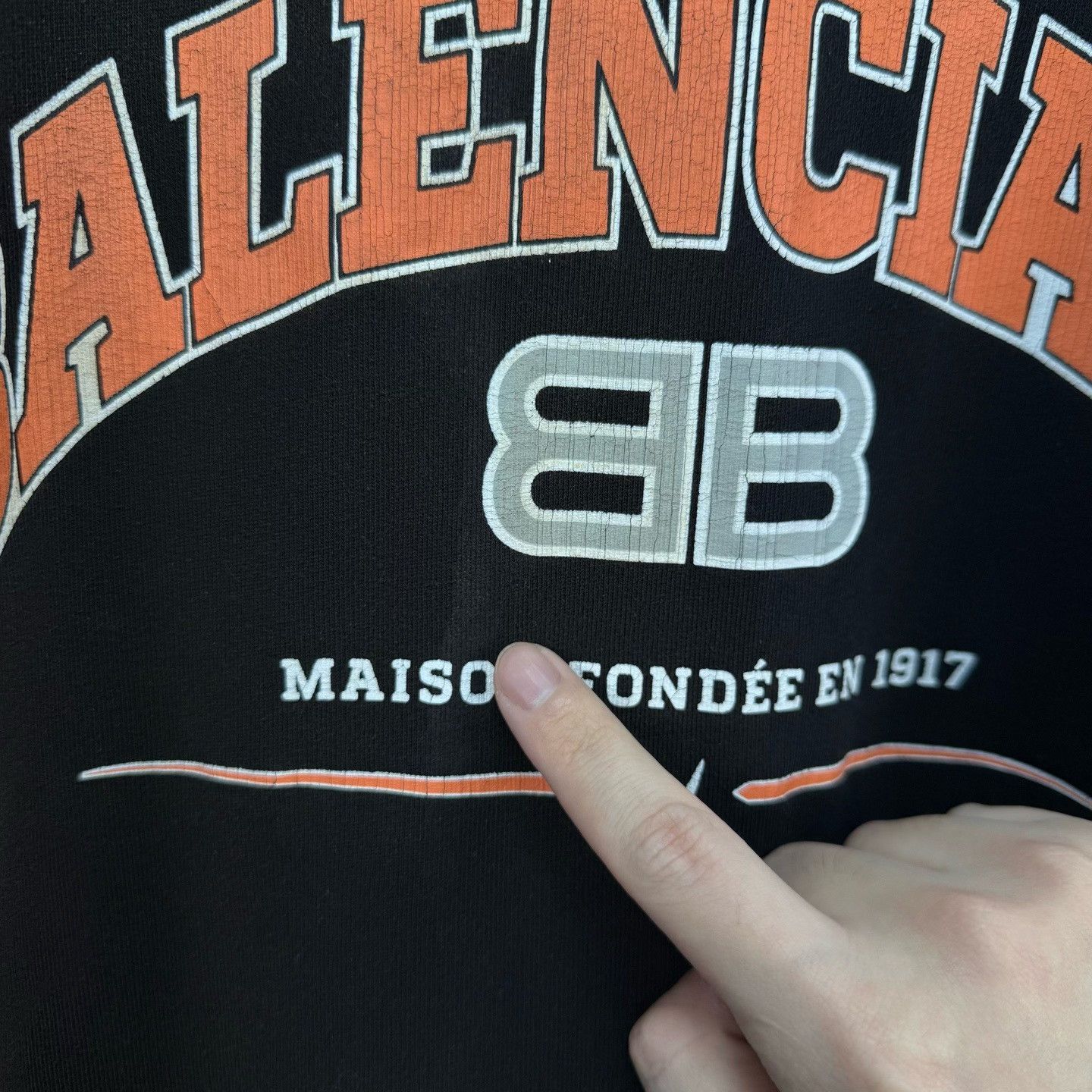 Balenciaga Balenciaga Distressed Logo Hoodie M Size US M / EU 48-50 / 2 - 5 Thumbnail