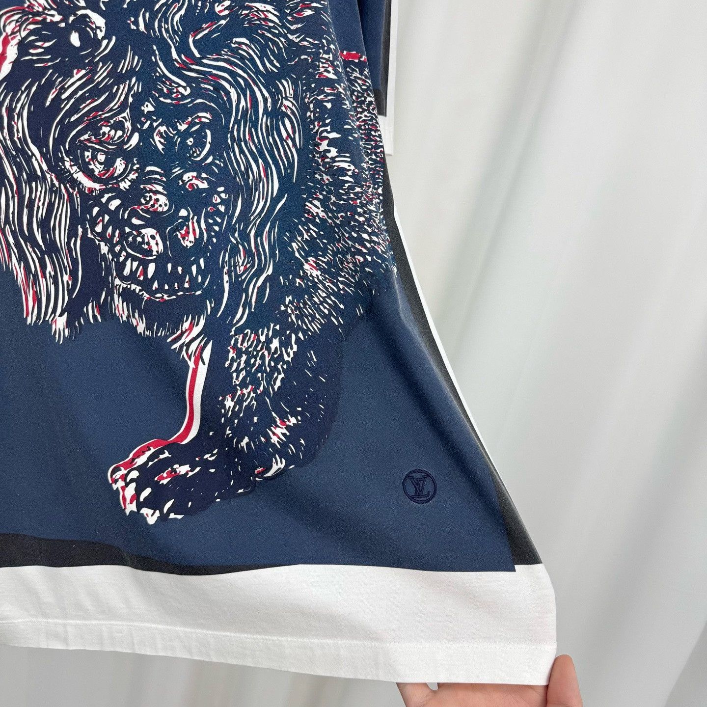Louis Vuitton Louis Vuitton Lion Graphic Short Sleeve T-Shirt XL Size US XL / EU 56 / 4 - 6 Thumbnail