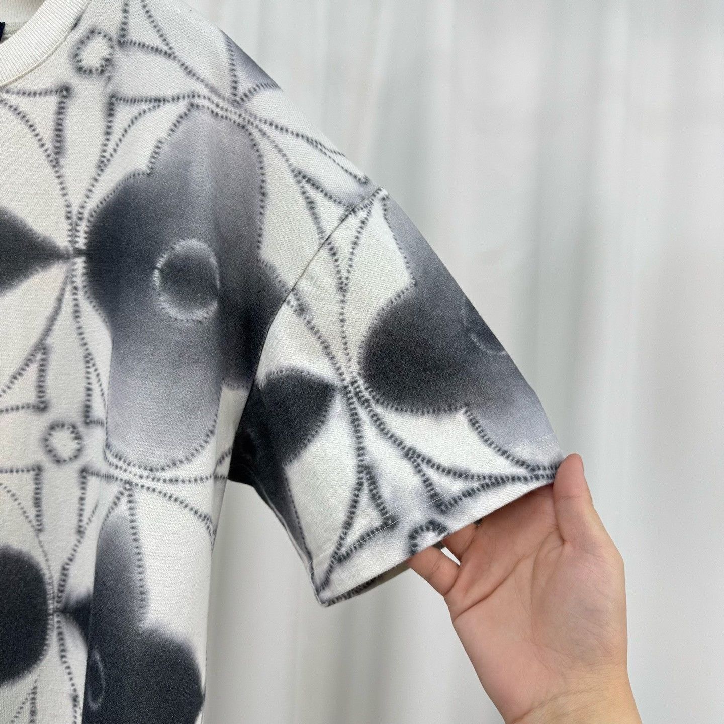 Louis Vuitton Louis Vuitton Monogram All Over Print T-Shirt S Size US S / EU 44-46 / 1 - 5 Thumbnail
