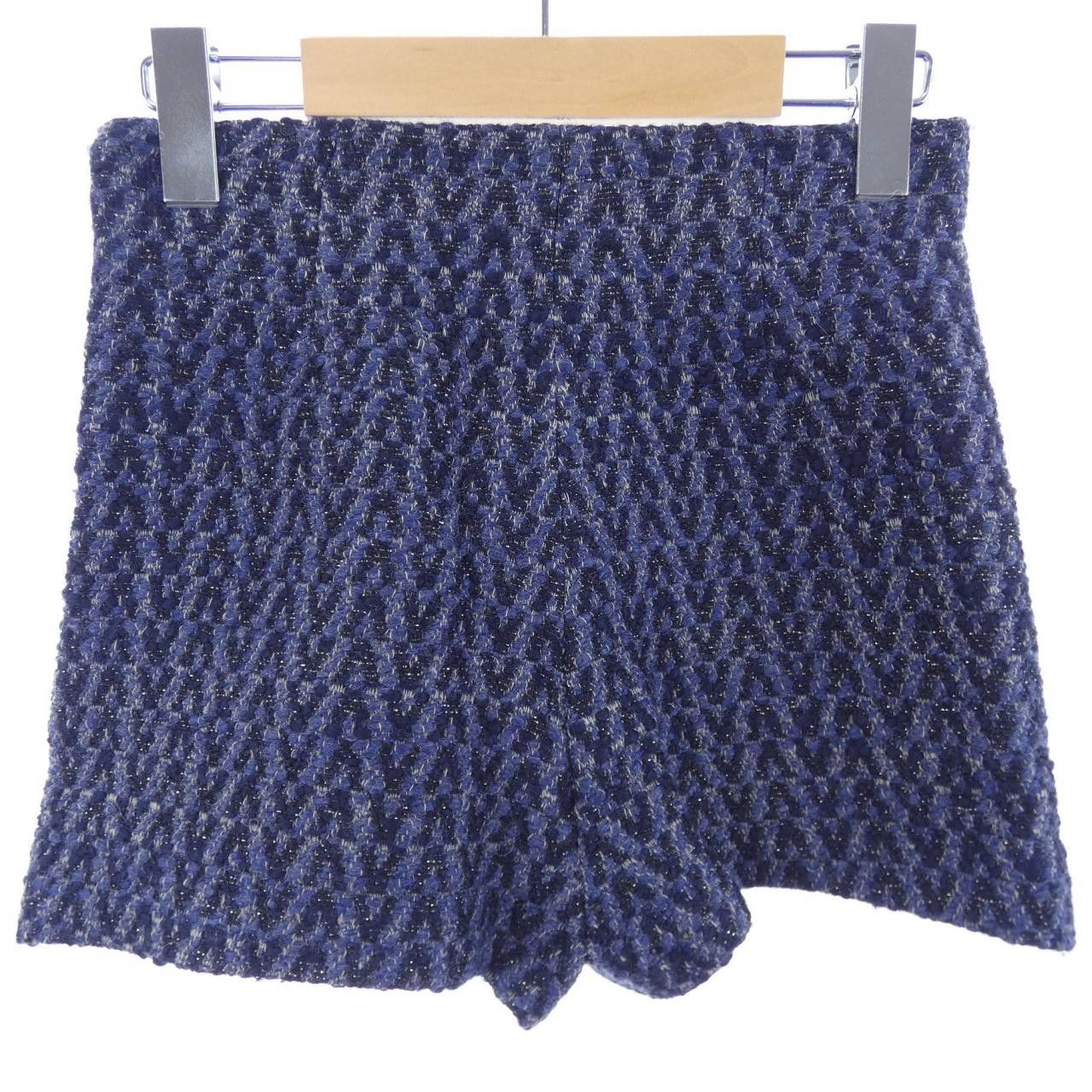 Valentino Valentino Valentino Shorts Textile Shorts WB3RA7X56JD DUTY FREE for USA Size ONE SIZE - 2 Thumbnail