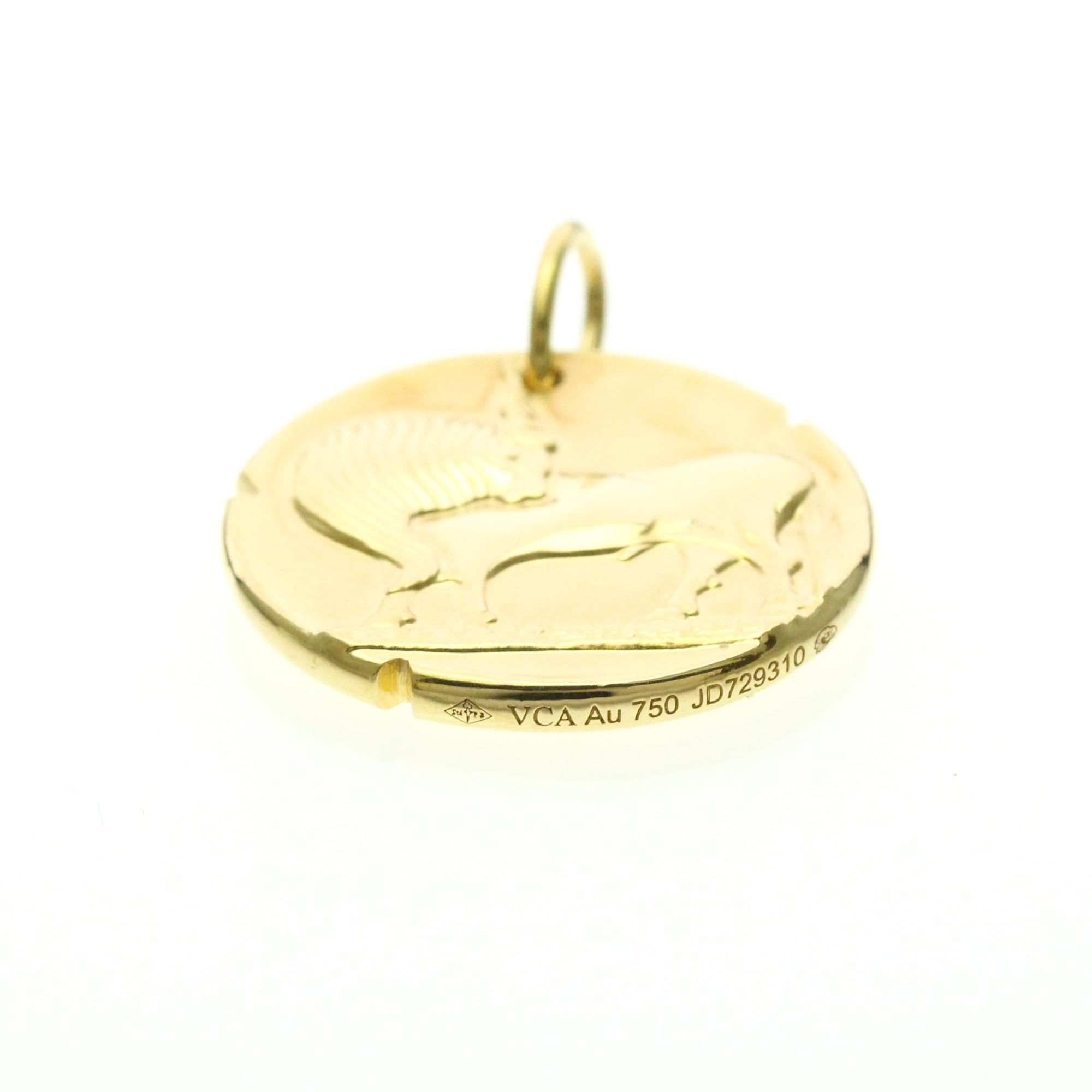 Van Cleef & Arpels Van Cleef & Arpels Zodiac Medal Tauri (Taurus) Yellow Gold (18K) No Stone Men,Women Fashion Pendant Necklace (Gold) Size ONE SIZE - 6 Thumbnail