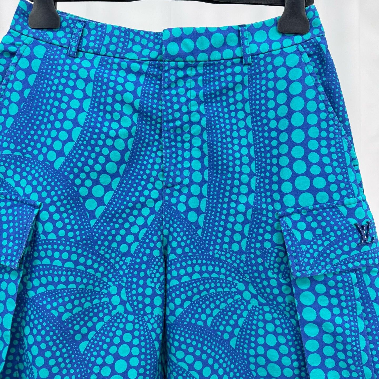 Louis Vuitton Louis Vuitton x Yayoi Kusama Polka Dot Cargo Shorts XS Size US 28 / EU 44 - 4 Thumbnail