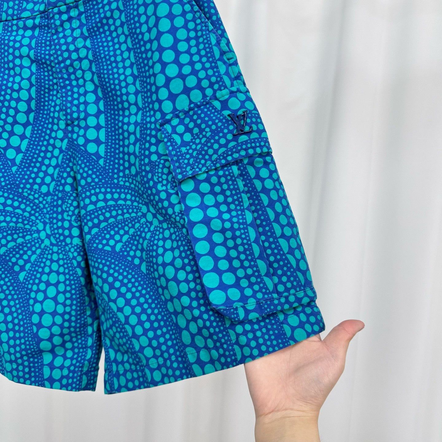 Louis Vuitton Louis Vuitton x Yayoi Kusama Polka Dot Cargo Shorts XS Size US 28 / EU 44 - 5 Thumbnail