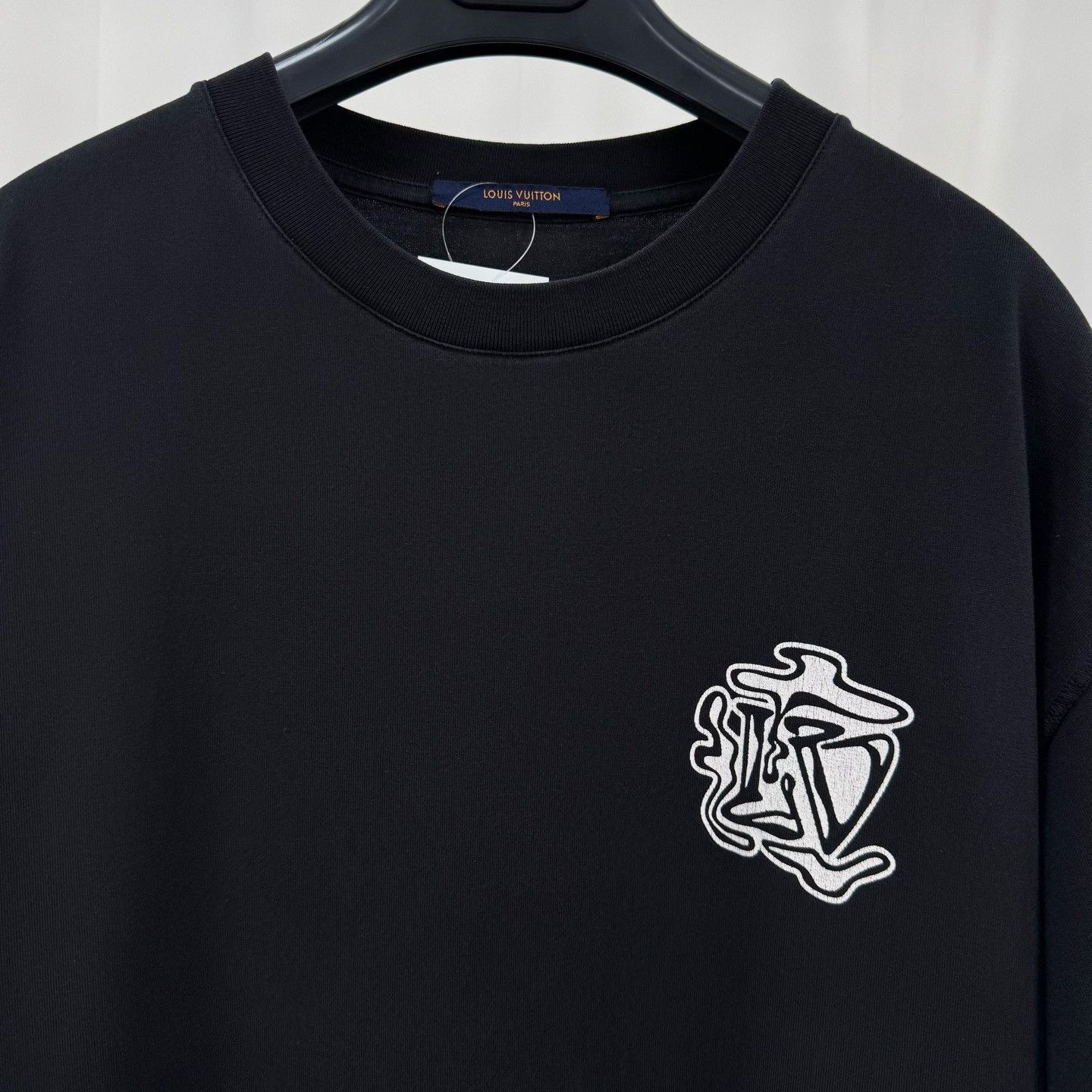Louis Vuitton Louis Vuitton Smoke Graphic Logo T-Shirt Size S Size US S / EU 44-46 / 1 - 4 Thumbnail