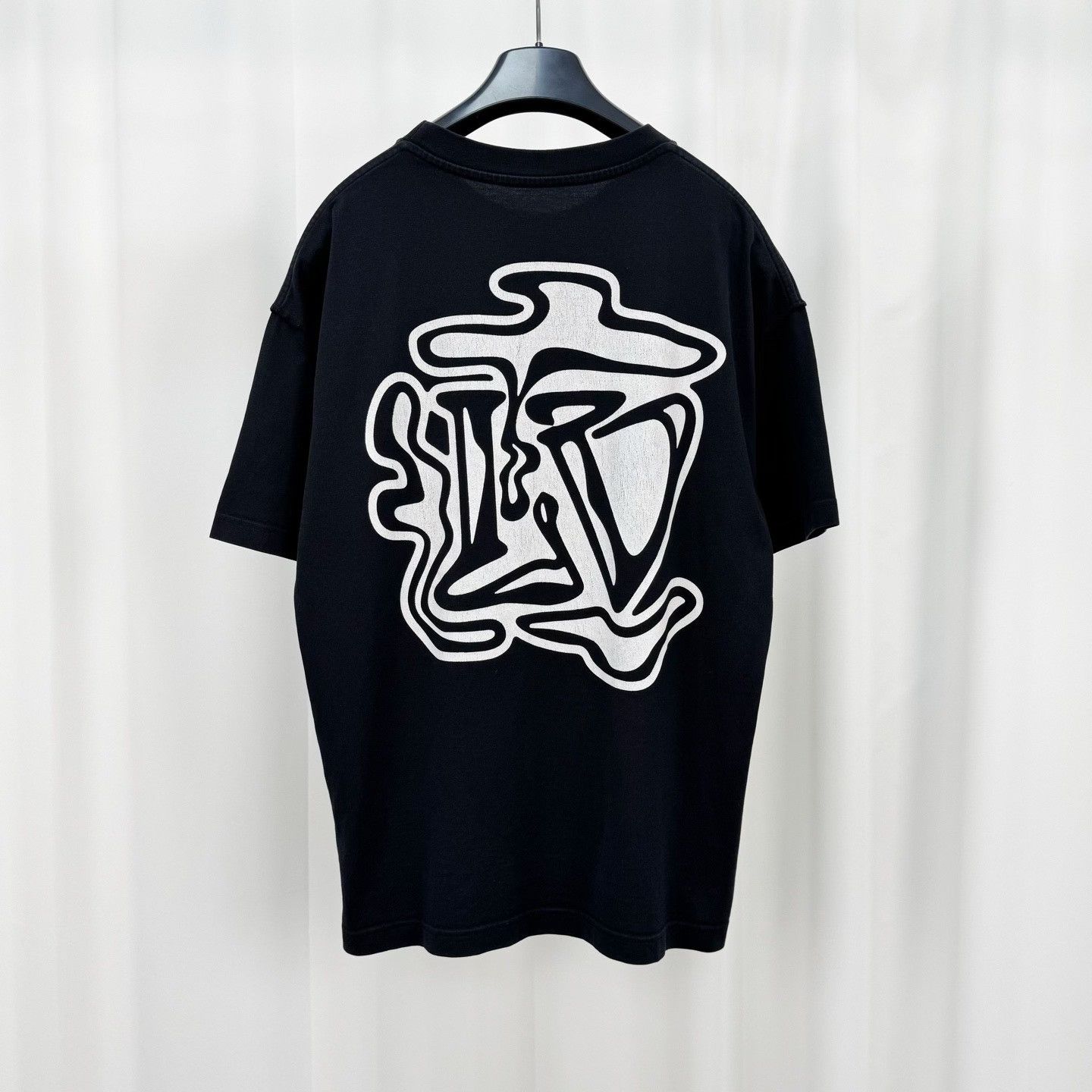 Louis Vuitton Louis Vuitton Smoke Graphic Logo T-Shirt Size S Size US S / EU 44-46 / 1 - 3 Thumbnail