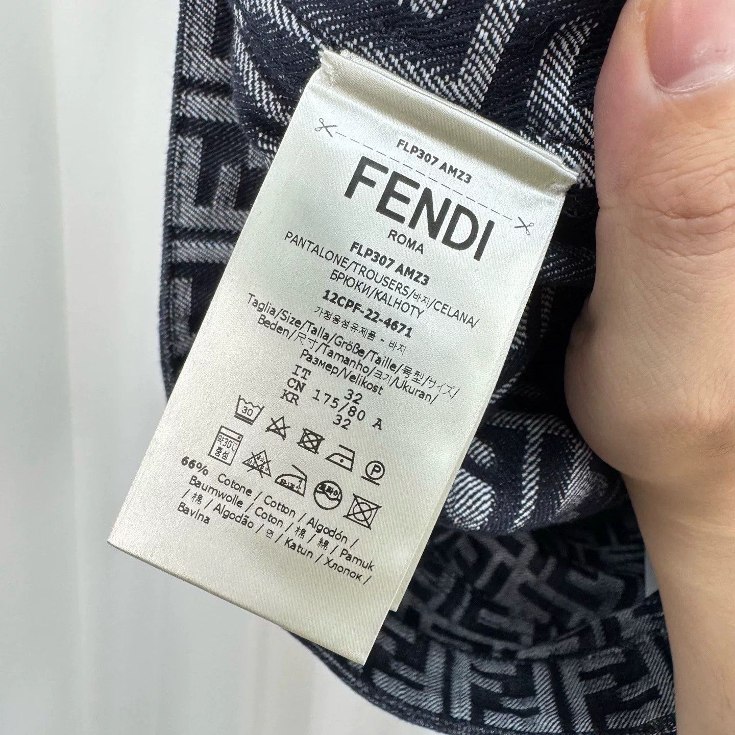 Fendi Fendi Monogram Denim Shorts Size 32 Size US 32 / EU 48 - 7 Thumbnail