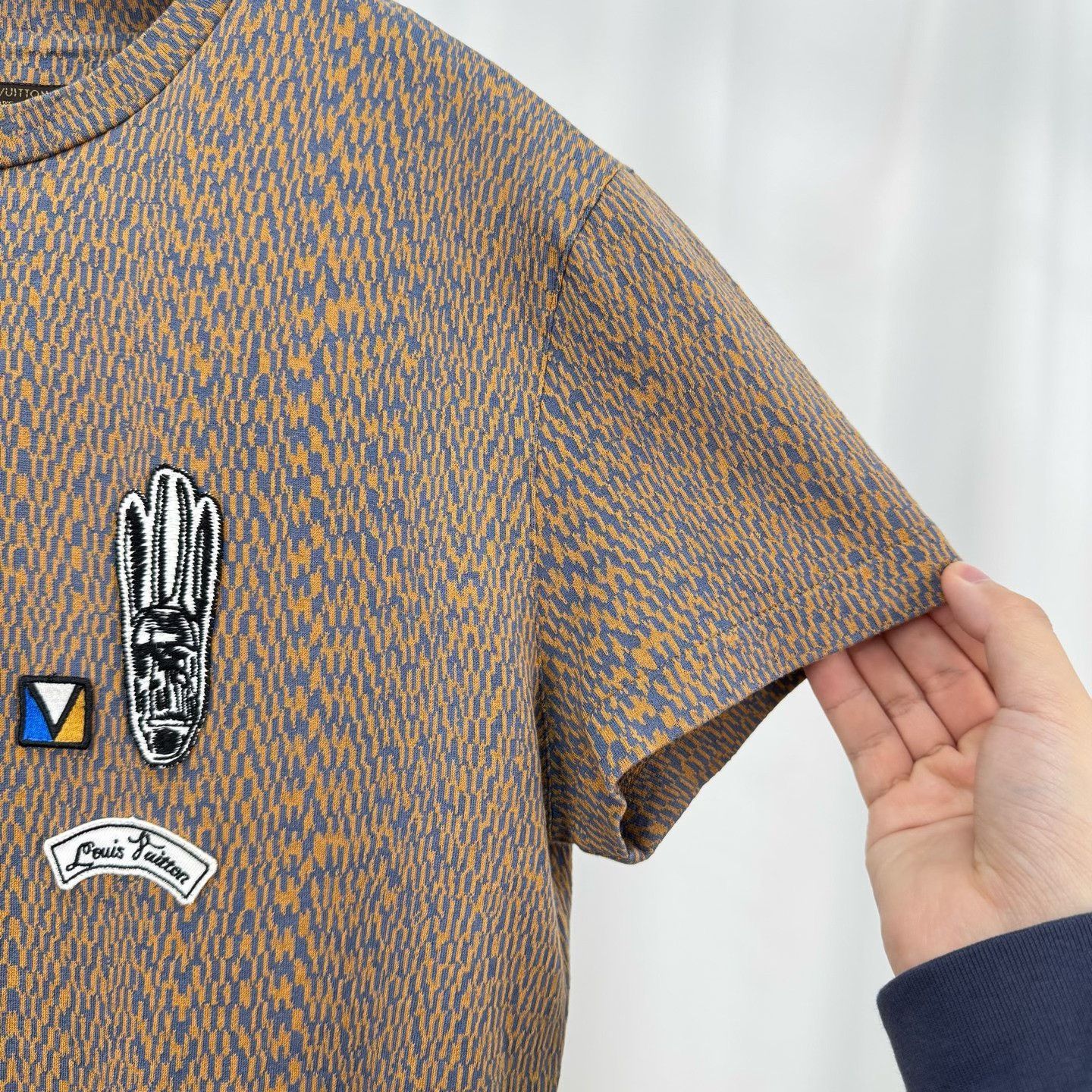 Louis Vuitton Louis Vuitton Embroidered Patch T-Shirt XXS Size US XXS / EU 40 - 5 Thumbnail