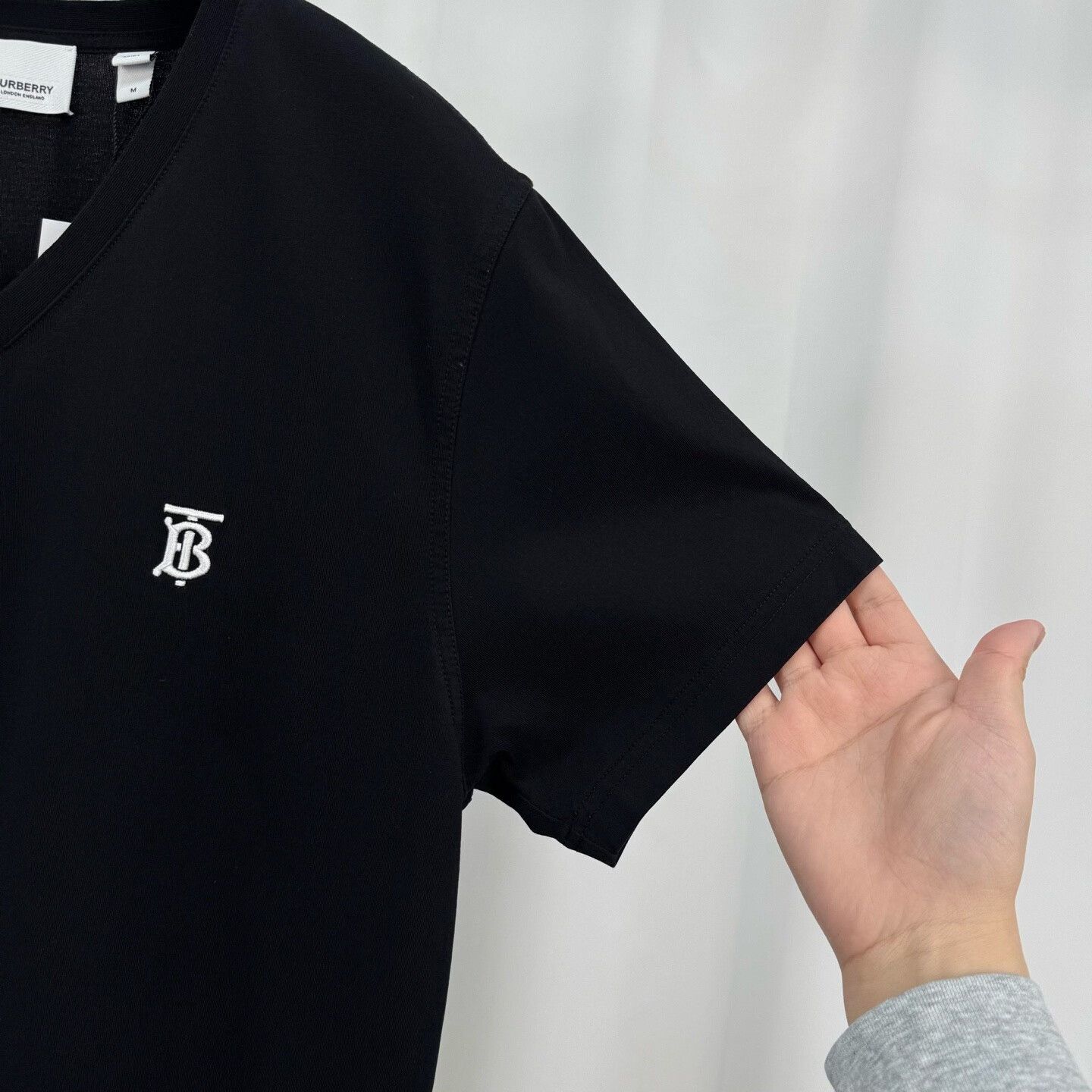 Burberry Burberry TB Monogram V-Neck T-Shirt Size M Size US M / EU 48-50 / 2 - 5 Thumbnail