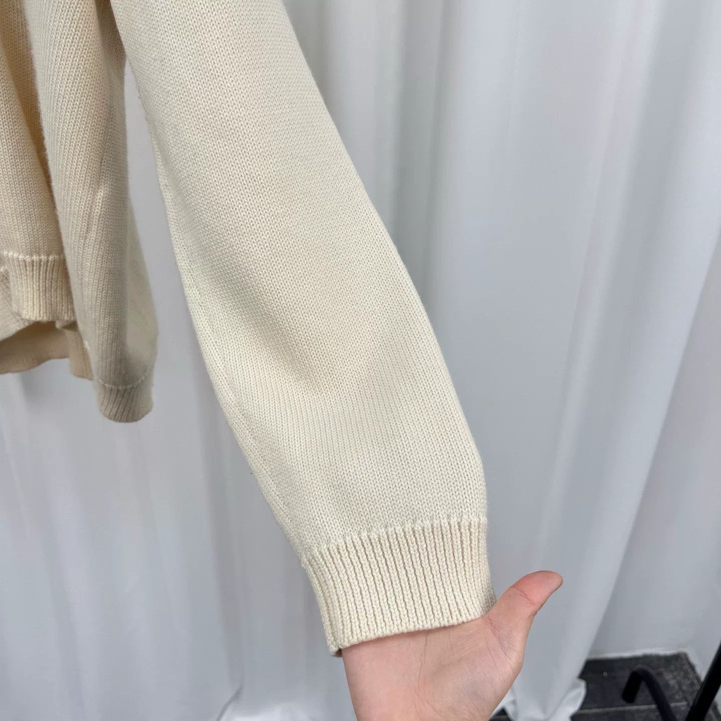 Gucci Gucci Bee Embroidered V-Neck Sweater XL Size US XL / EU 56 / 4 - 5 Thumbnail