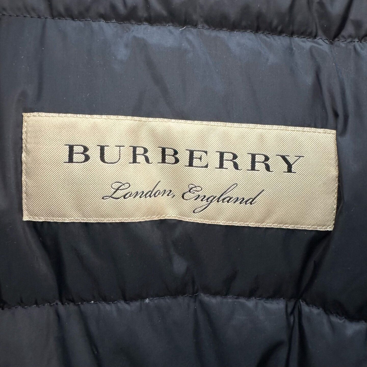 Burberry Burberry Embroidered Horse Down Coat Size M Size US M / EU 48-50 / 2 - 6 Thumbnail