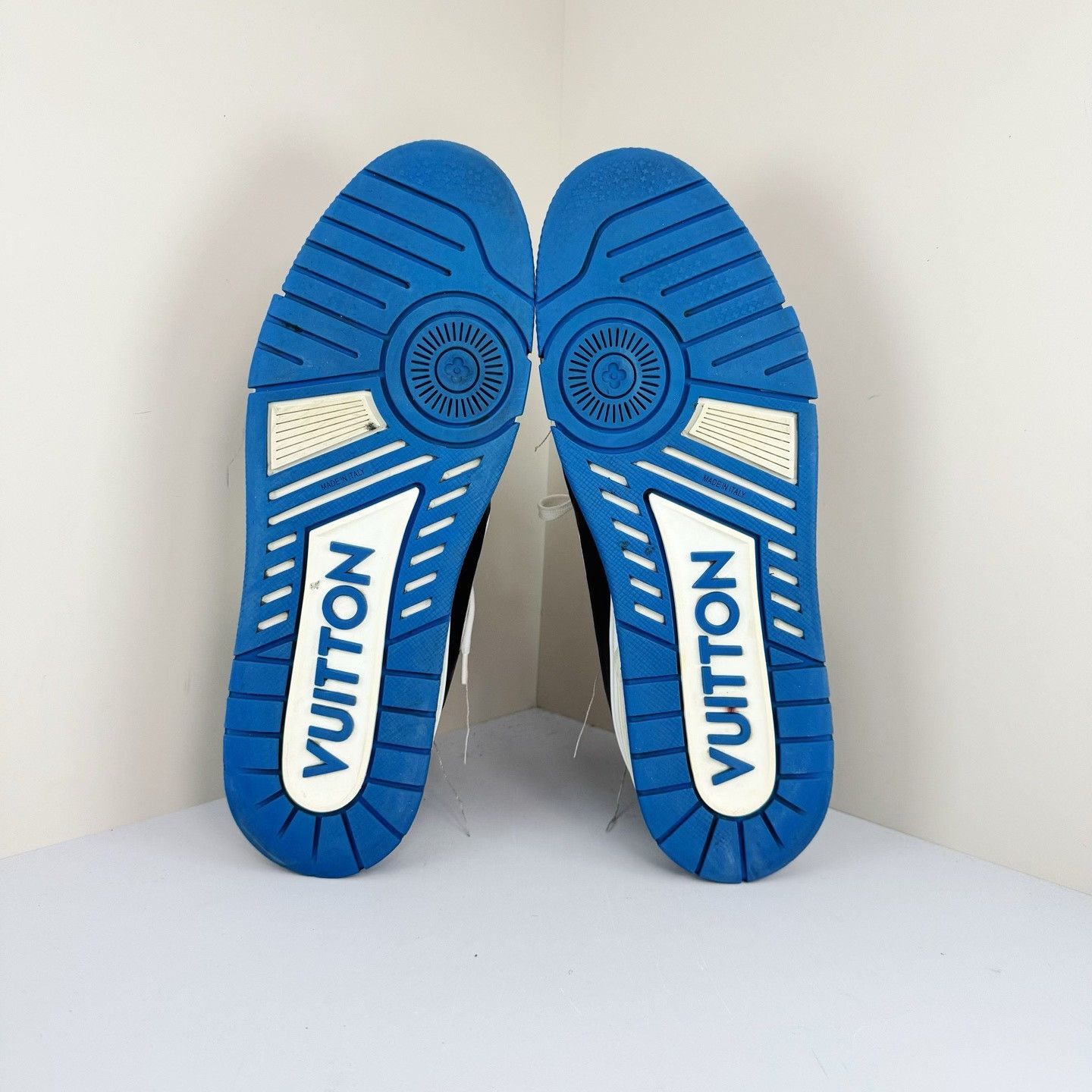 Louis Vuitton Louis Vuitton x Fragment Trainer Sneakers 11 Size US 11 / EU 44 - 6 Thumbnail
