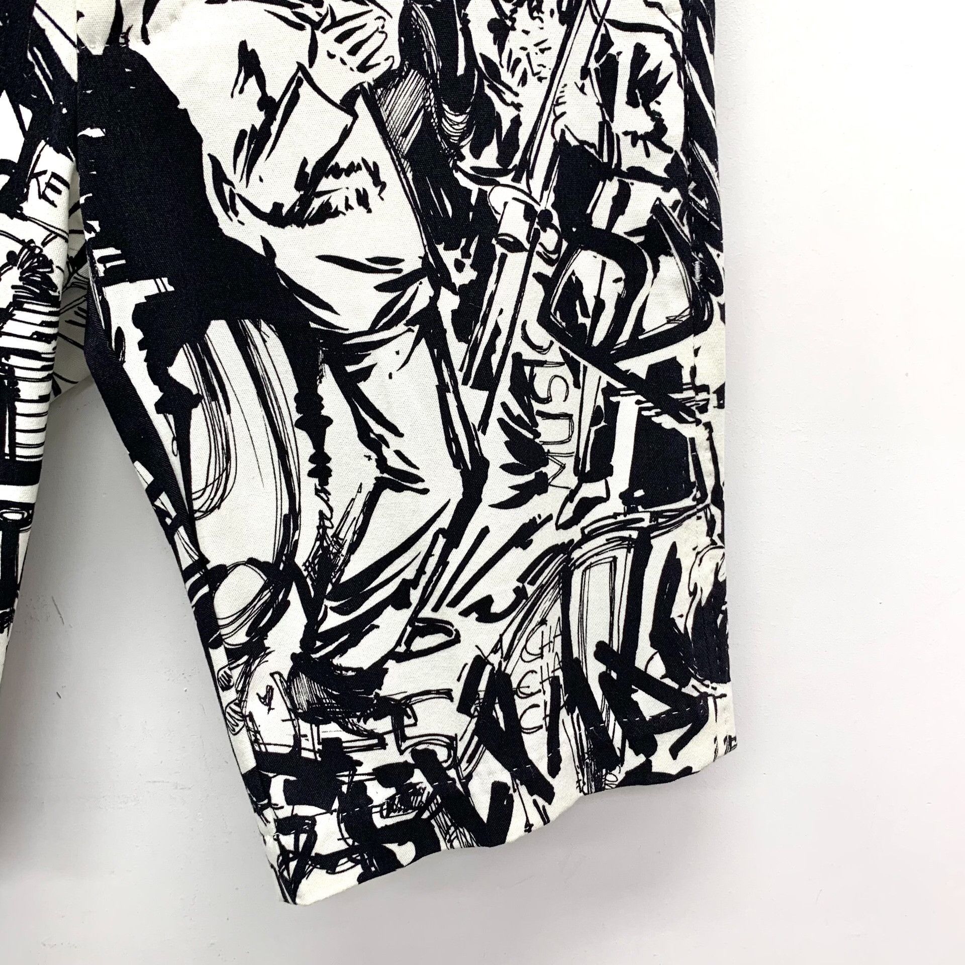 Dolce & Gabbana Dolce & Gabbana Graffiti Print Shorts Size 30 Size US 30 / EU 46 - 5 Thumbnail