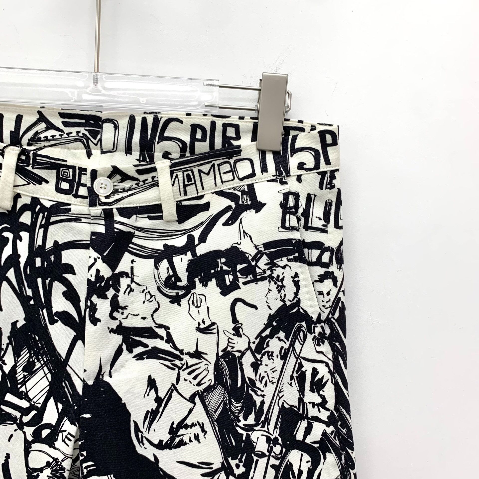 Dolce & Gabbana Dolce & Gabbana Graffiti Print Shorts Size 30 Size US 30 / EU 46 - 4 Thumbnail