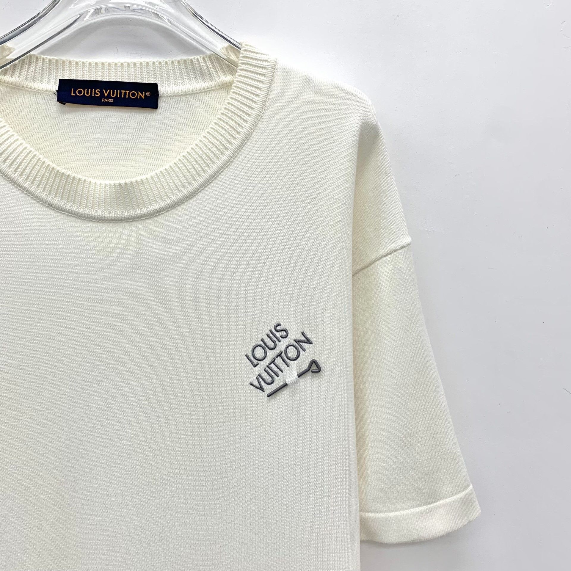 Louis Vuitton Louis Vuitton Embroidered Pin Logo T-Shirt XL Size US XL / EU 56 / 4 - 4 Thumbnail