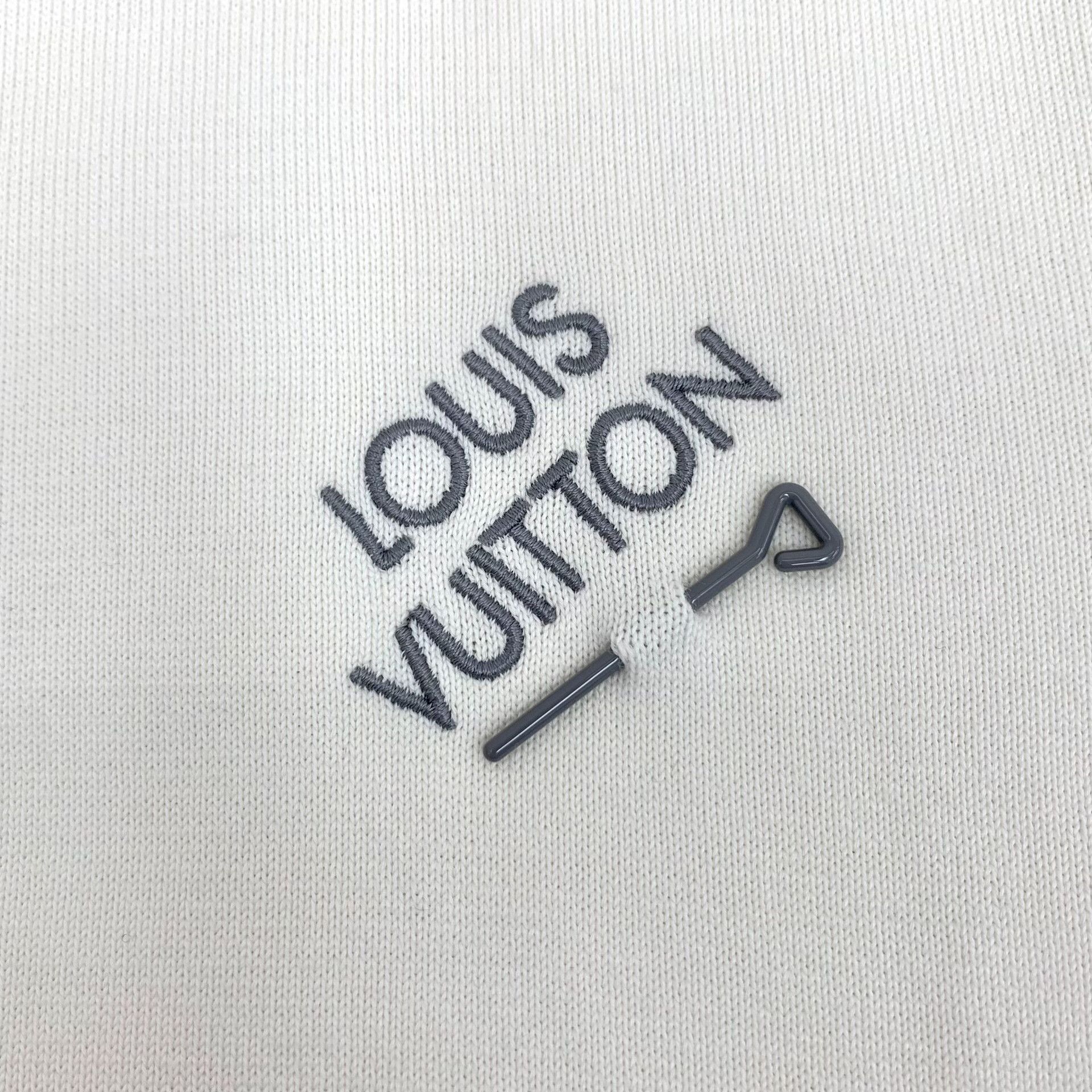 Louis Vuitton Louis Vuitton Embroidered Pin Logo T-Shirt XL Size US XL / EU 56 / 4 - 6 Thumbnail