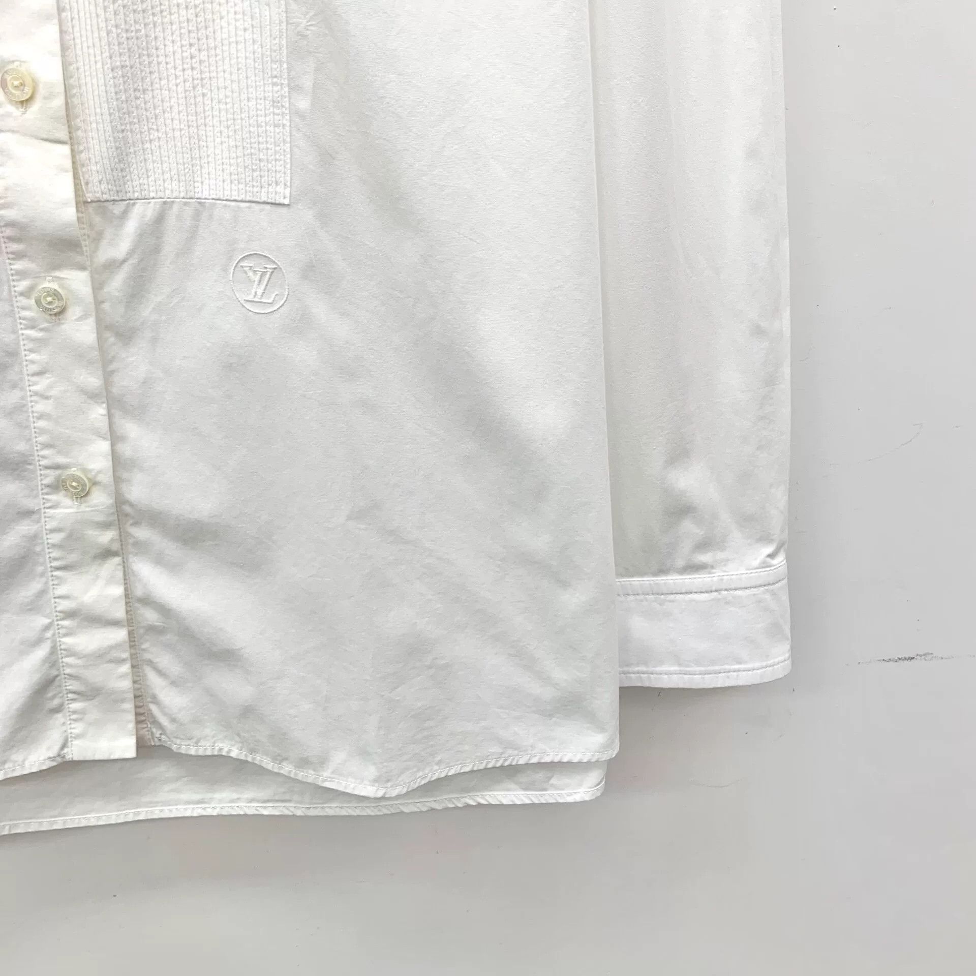Louis Vuitton Louis Vuitton Embroidered Logo Shirt 42 Size US L / EU 52-54 / 3 - 5 Thumbnail