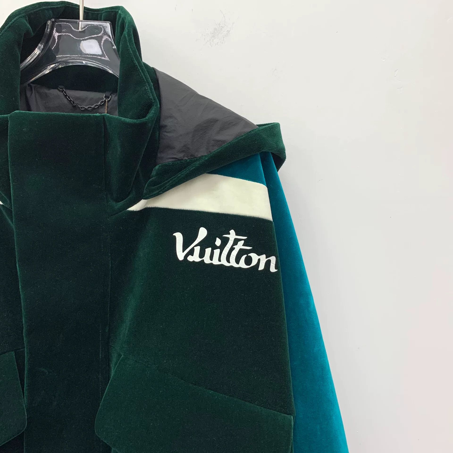 Louis Vuitton Louis Vuitton Contrast Logo Hooded Jacket 50 Size US M / EU 48-50 / 2 - 4 Thumbnail