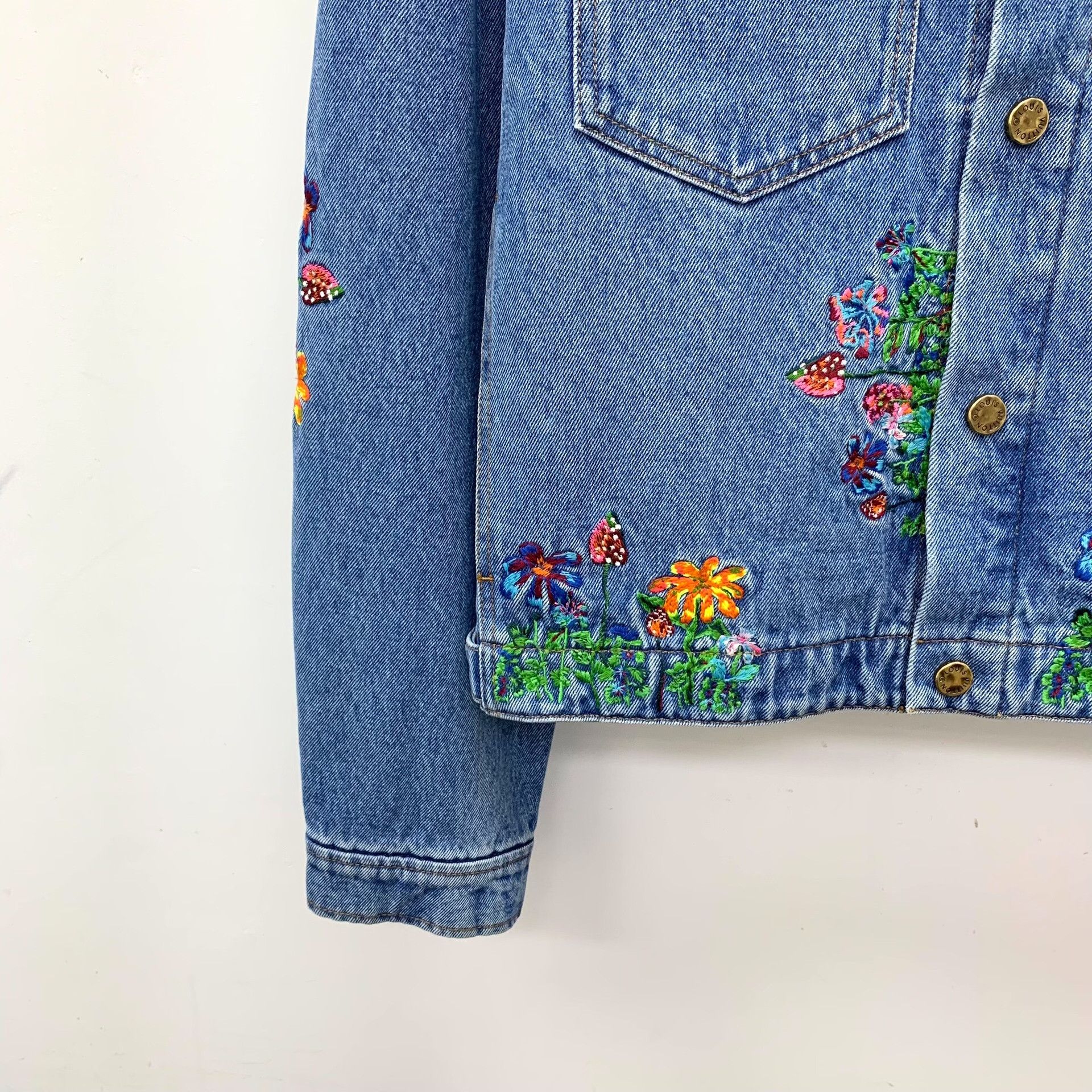 Louis Vuitton Louis Vuitton Floral Embroidered Denim Jacket Size 50 Size US M / EU 48-50 / 2 - 5 Thumbnail