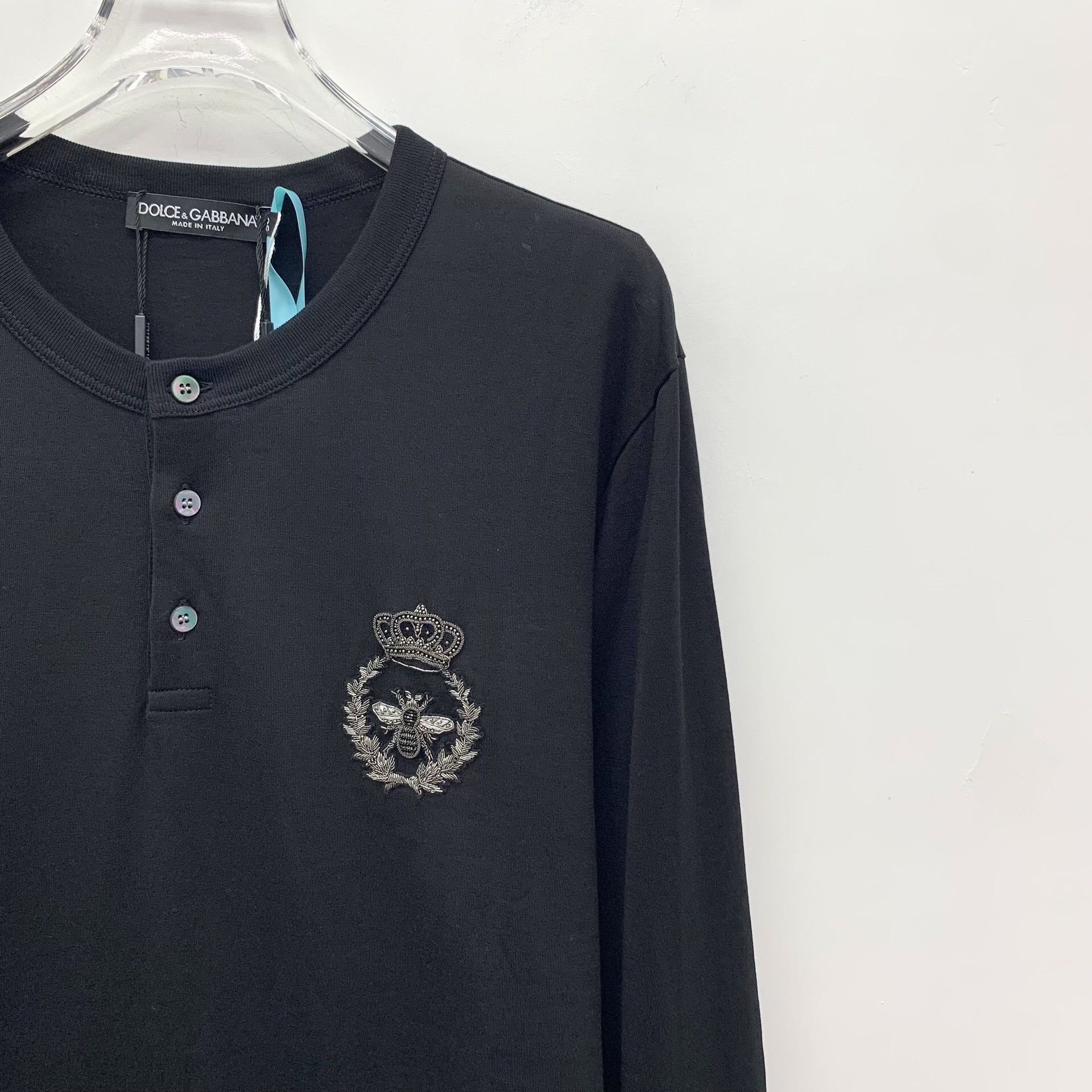 Dolce & Gabbana Dolce & Gabbana Bee Crown Embroidery Henley Size 48 Size US M / EU 48-50 / 2 - 4 Thumbnail