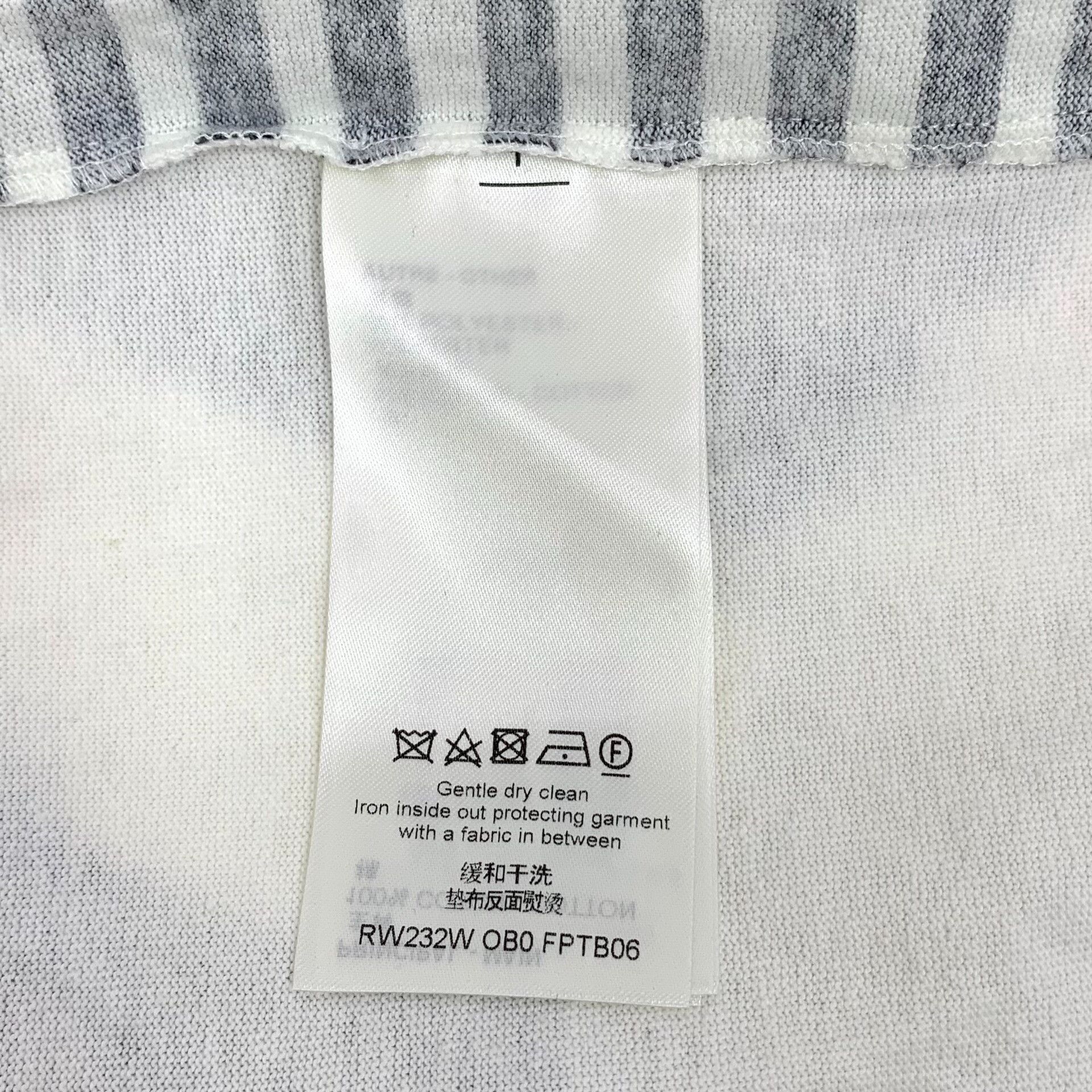 Louis Vuitton Louis Vuitton Logo Flocking T-Shirt Size M Size US M / EU 48-50 / 2 - 8 Thumbnail
