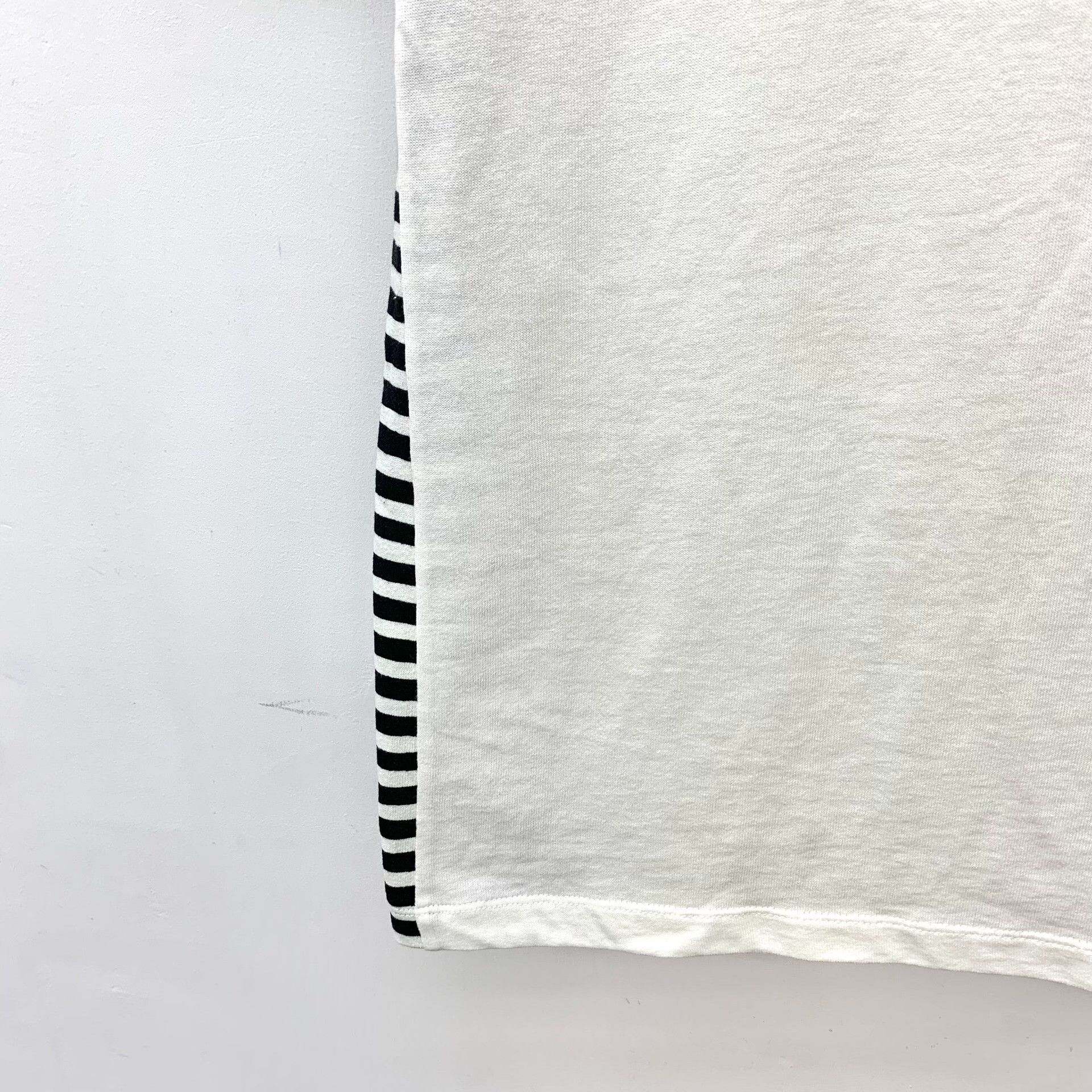 Louis Vuitton Louis Vuitton Logo Flocking T-Shirt Size M Size US M / EU 48-50 / 2 - 5 Thumbnail