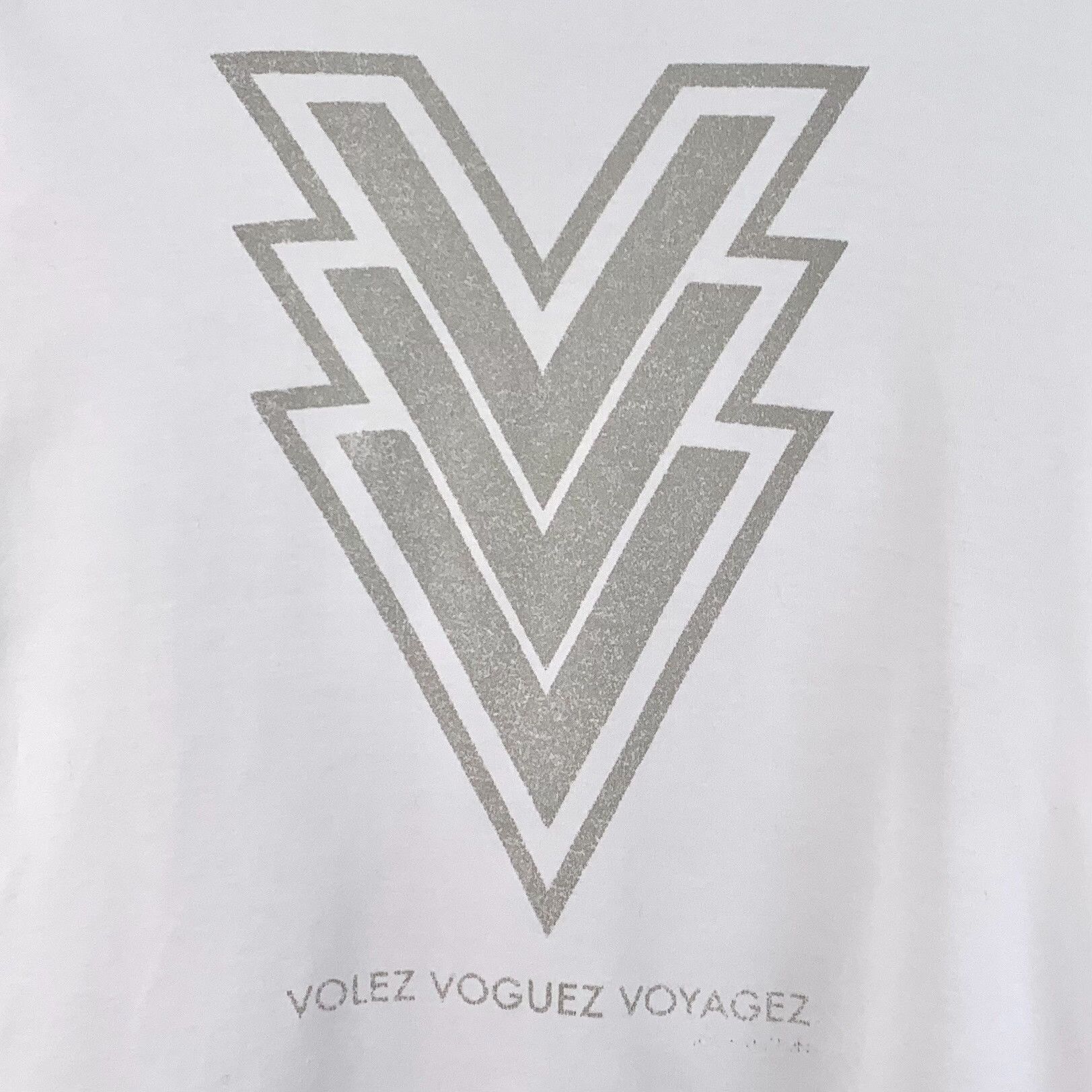 Louis Vuitton Louis Vuitton V Graphic T-Shirt Size M Size US M / EU 48-50 / 2 - 5 Thumbnail