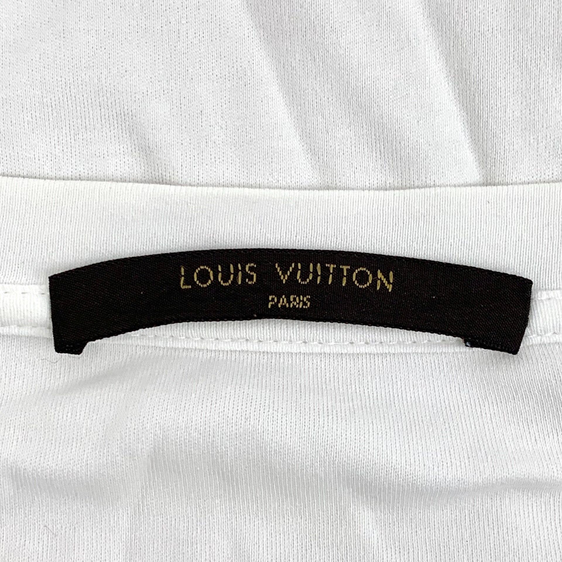Louis Vuitton Louis Vuitton V Graphic T-Shirt Size M Size US M / EU 48-50 / 2 - 7 Thumbnail