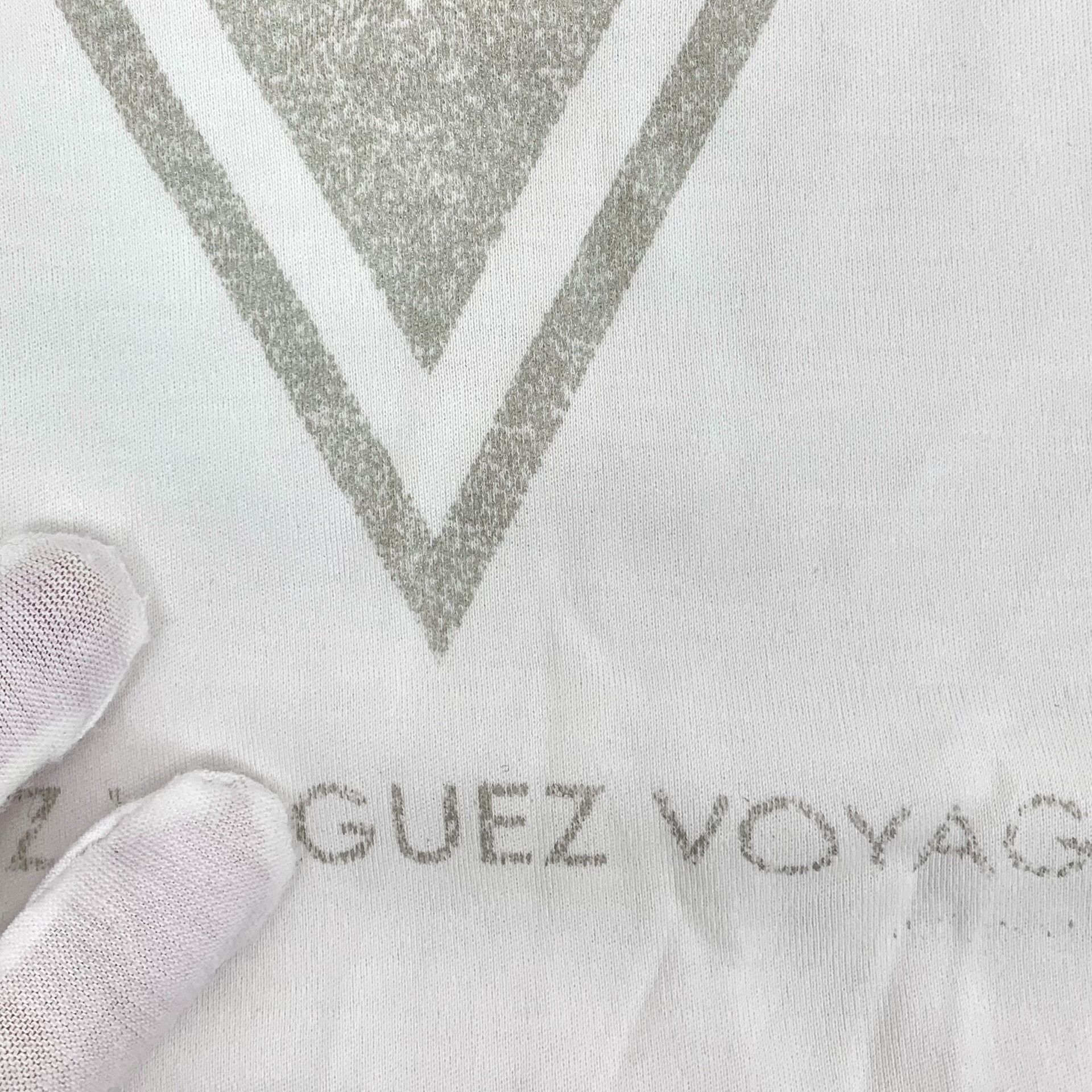 Louis Vuitton Louis Vuitton V Graphic T-Shirt Size M Size US M / EU 48-50 / 2 - 9 Thumbnail