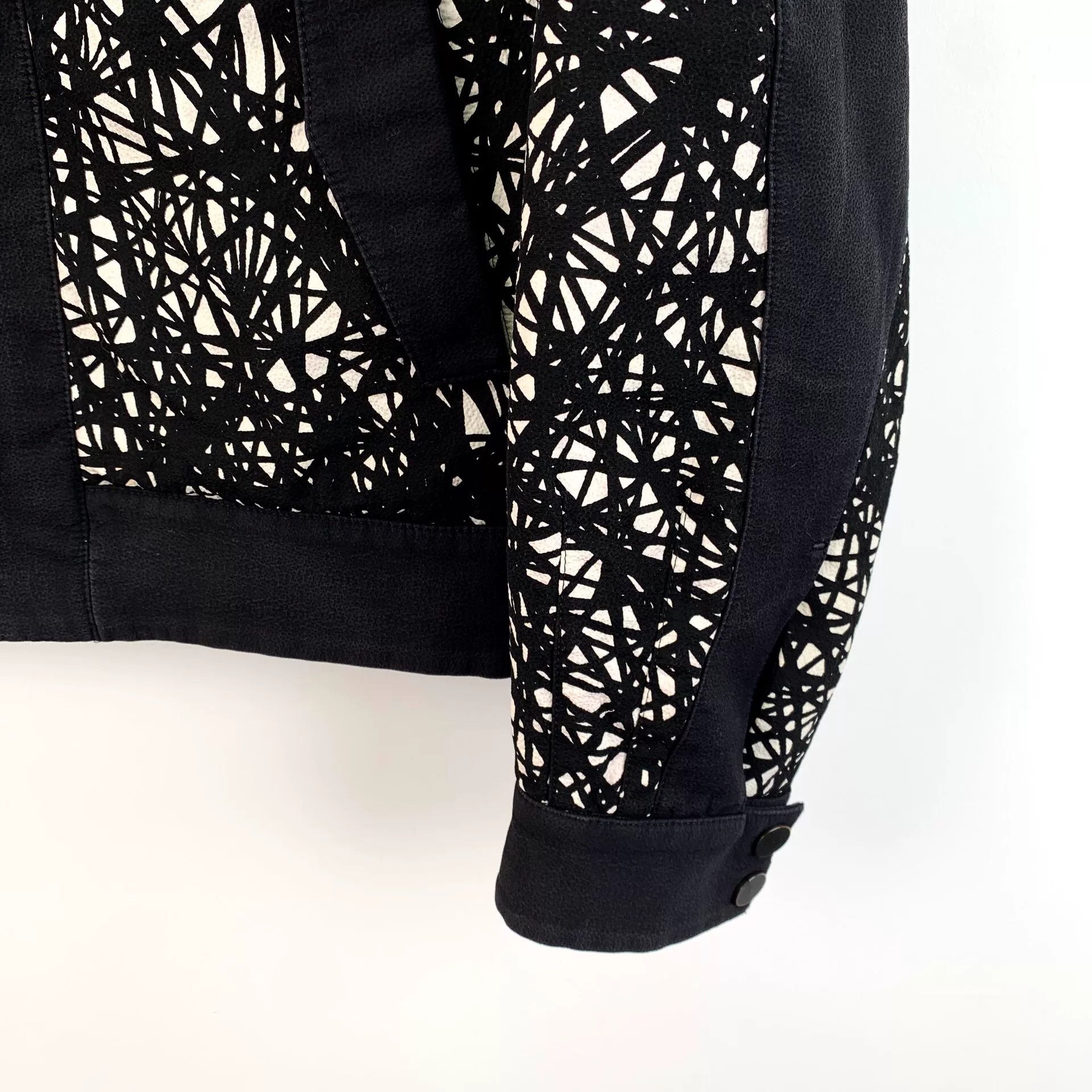 Balenciaga Balenciaga Graffiti Print Cotton Jacket Size 46 Size US S / EU 44-46 / 1 - 5 Thumbnail