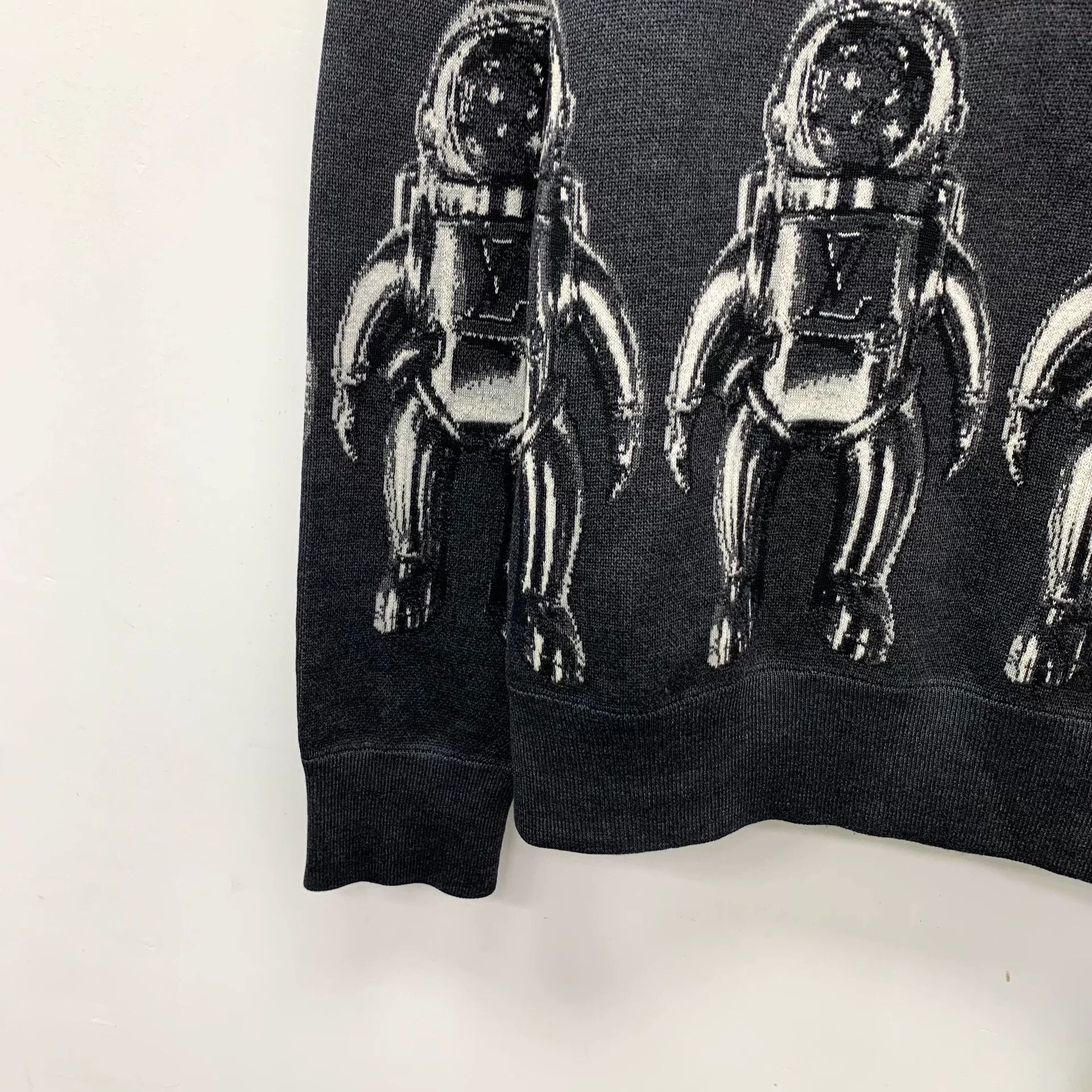 Louis Vuitton Louis Vuitton Astronaut Intarsia Sweatshirt XS Size US XS / EU 42 / 0 - 5 Thumbnail