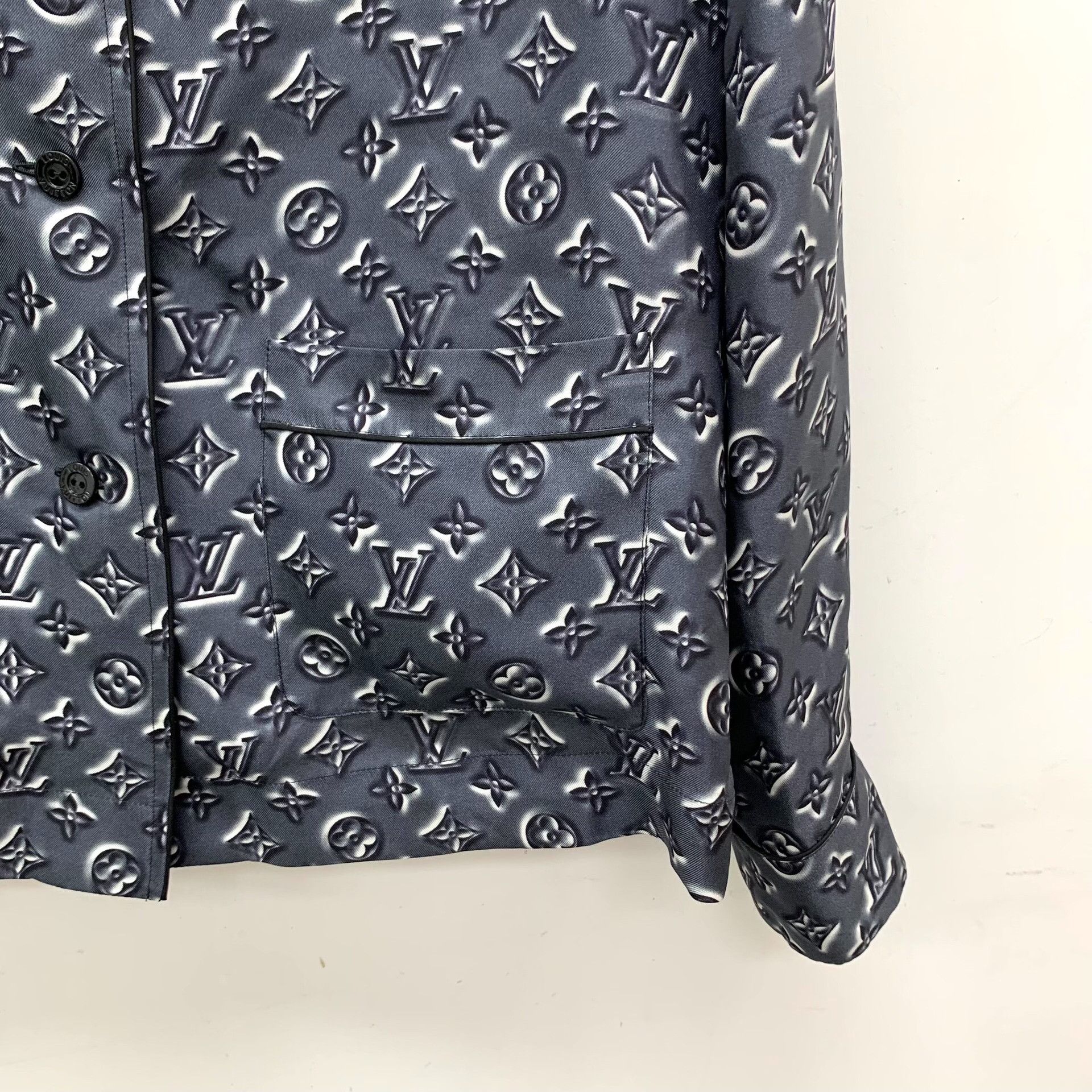 Louis Vuitton Louis Vuitton Monogram Silk Shirt 40 Size US M / EU 48-50 / 2 - 5 Thumbnail