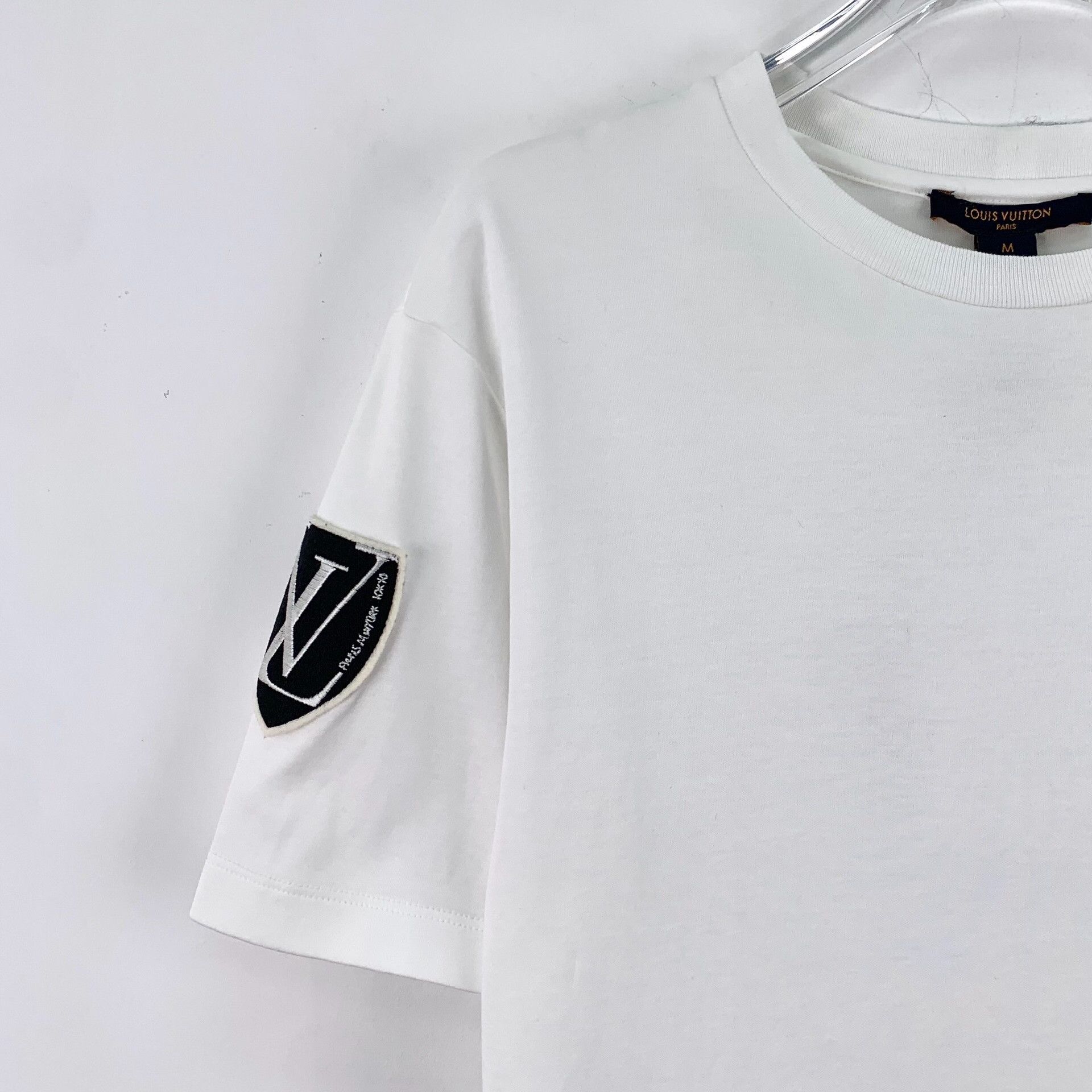 Louis Vuitton Louis Vuitton Embroidered Patch T-Shirt M Size US M / EU 48-50 / 2 - 4 Thumbnail