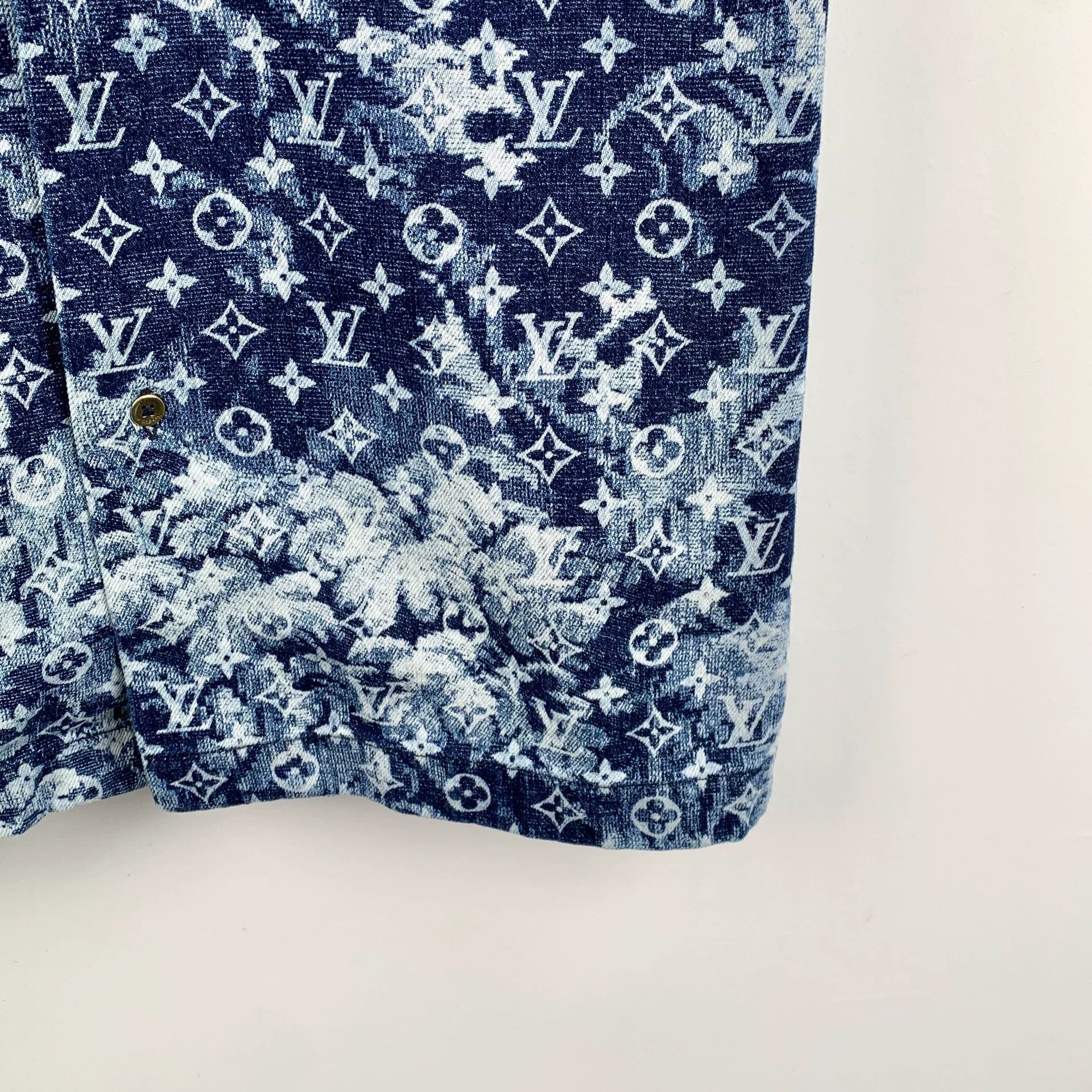 Louis Vuitton Louis Vuitton Blue Tie Dye Monogram Shirt Size S Size US S / EU 44-46 / 1 - 5 Thumbnail