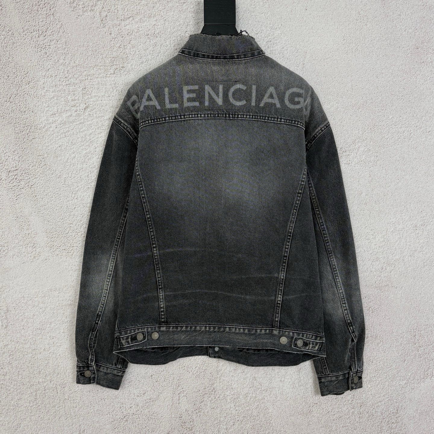 Balenciaga Balenciaga Logo Back Denim Jacket US S Size US S / EU 44-46 / 1 - 3 Thumbnail