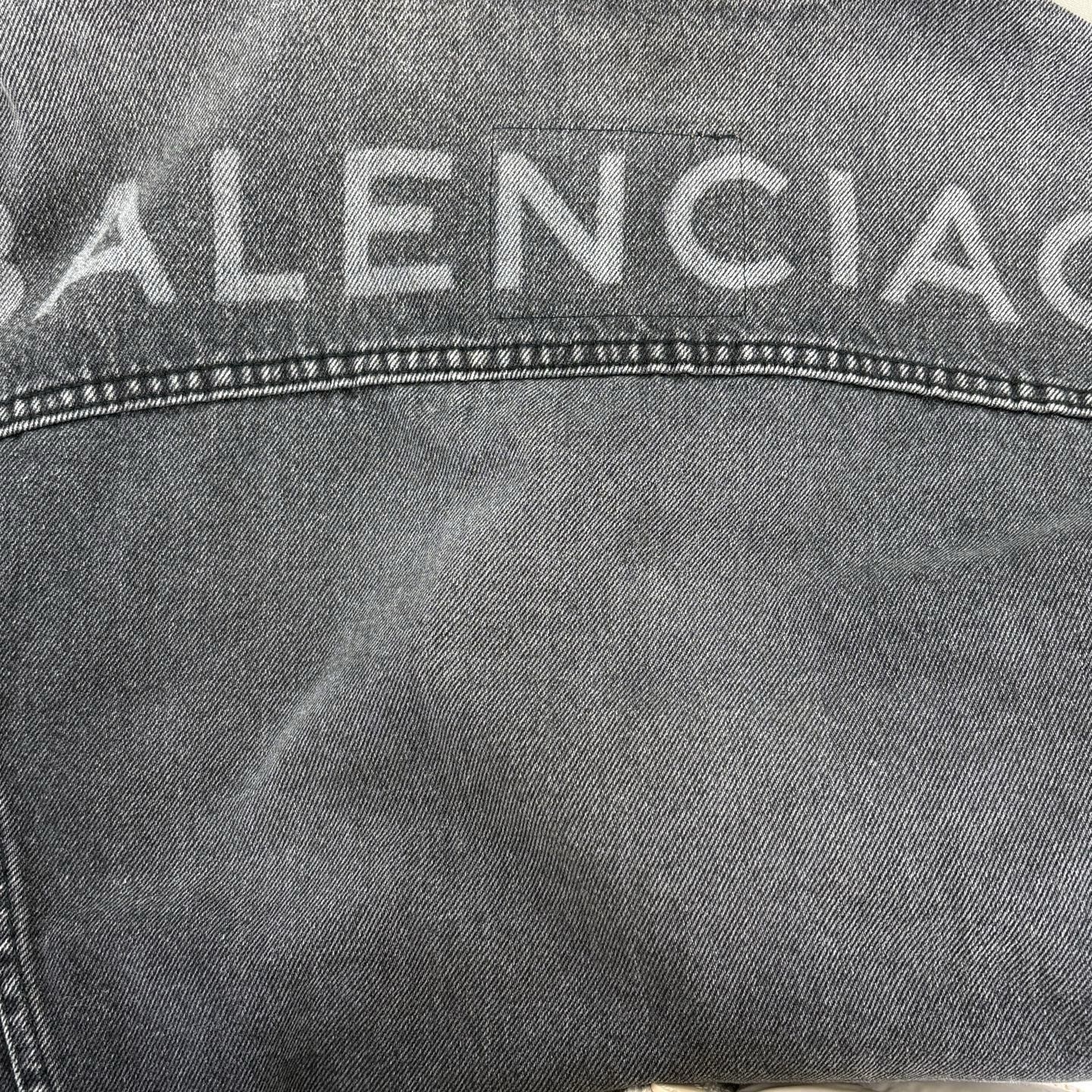 Balenciaga Balenciaga Logo Back Denim Jacket US S Size US S / EU 44-46 / 1 - 4 Thumbnail