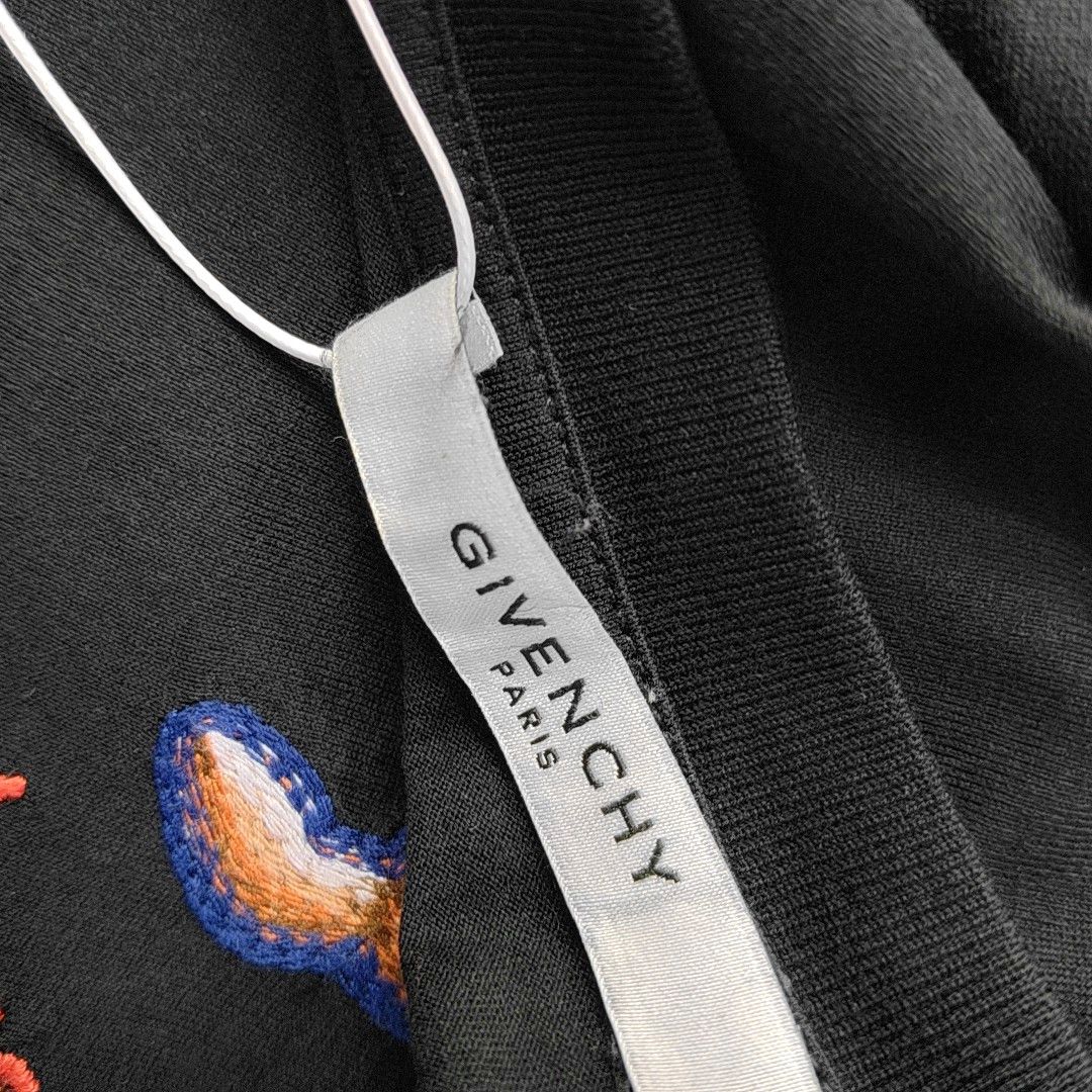 Givenchy Givenchy Embroidered Fire Graphic T-Shirt L Size US L / EU 52-54 / 3 - 6 Thumbnail