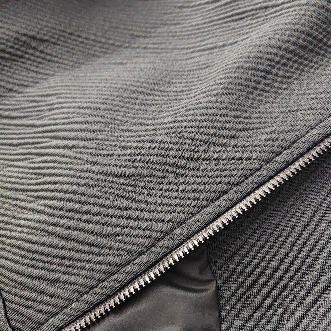 Louis Vuitton LOUIS VUITTON Textured Nylon Zip Hoodie Size L Size US L / EU 52-54 / 3 - 6 Thumbnail