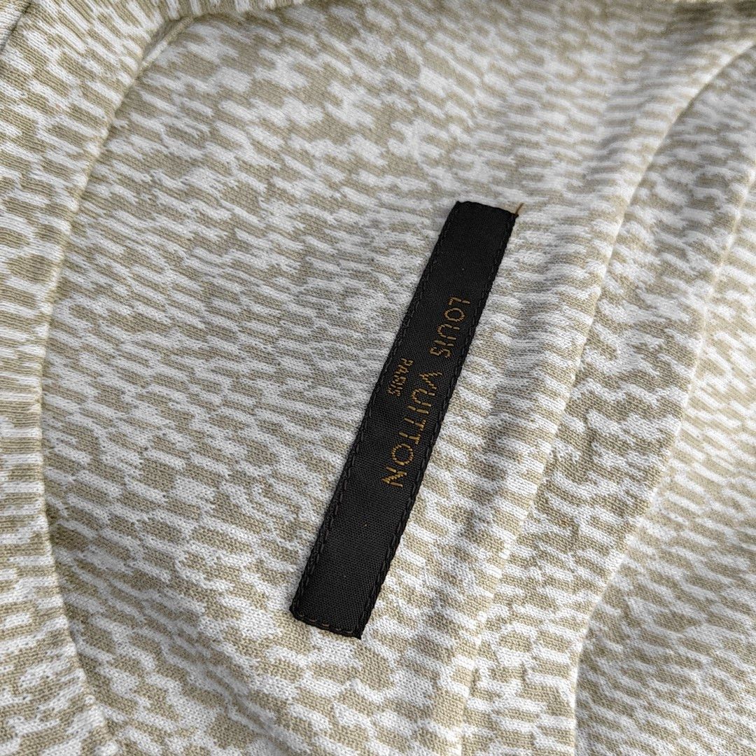 Louis Vuitton Louis Vuitton Textured T-Shirt Size XL Size US XL / EU 56 / 4 - 7 Thumbnail