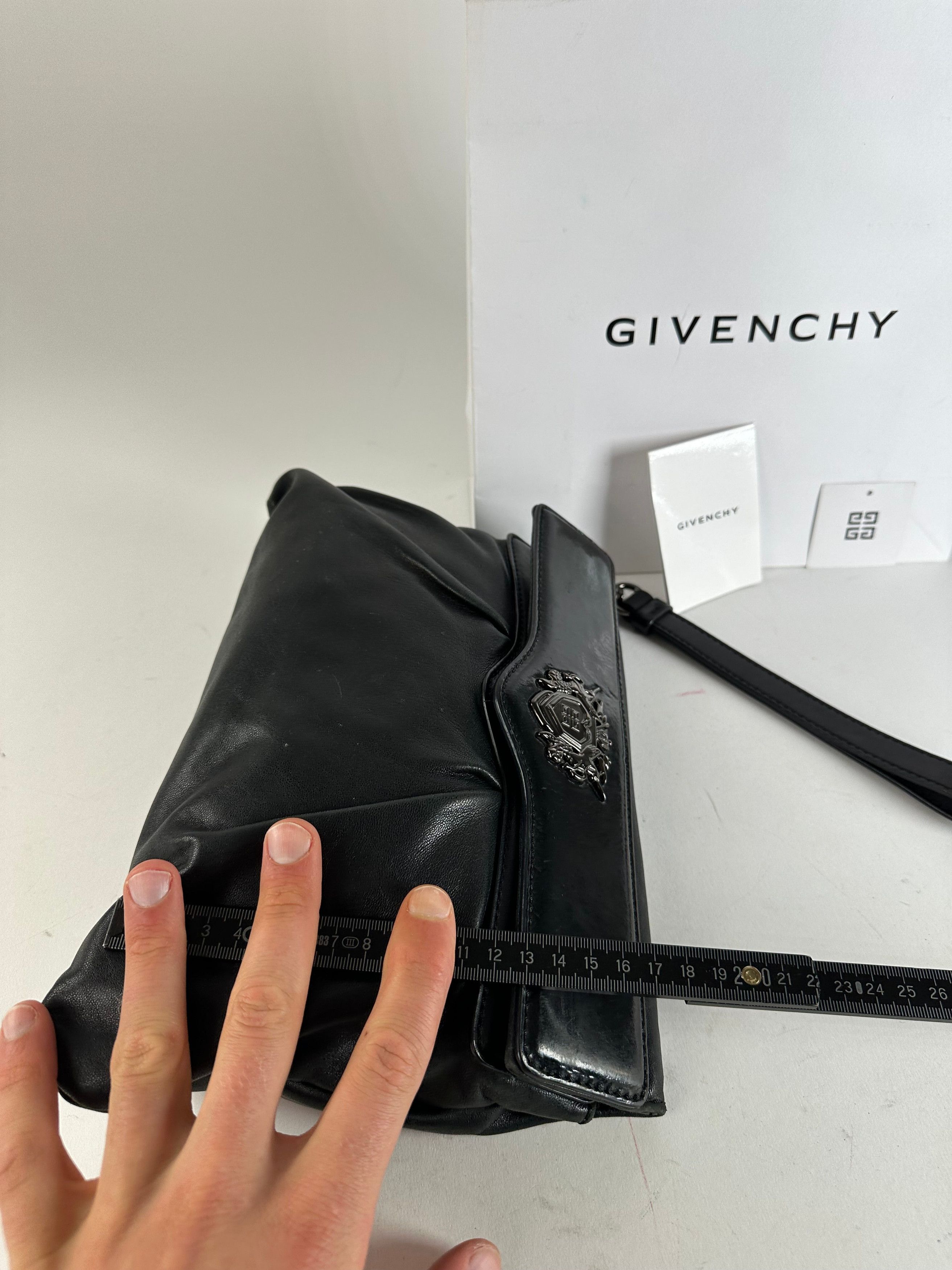 Givenchy Vintage Avantgarde Leather Clutch Black Size ONE SIZE - 8 Thumbnail