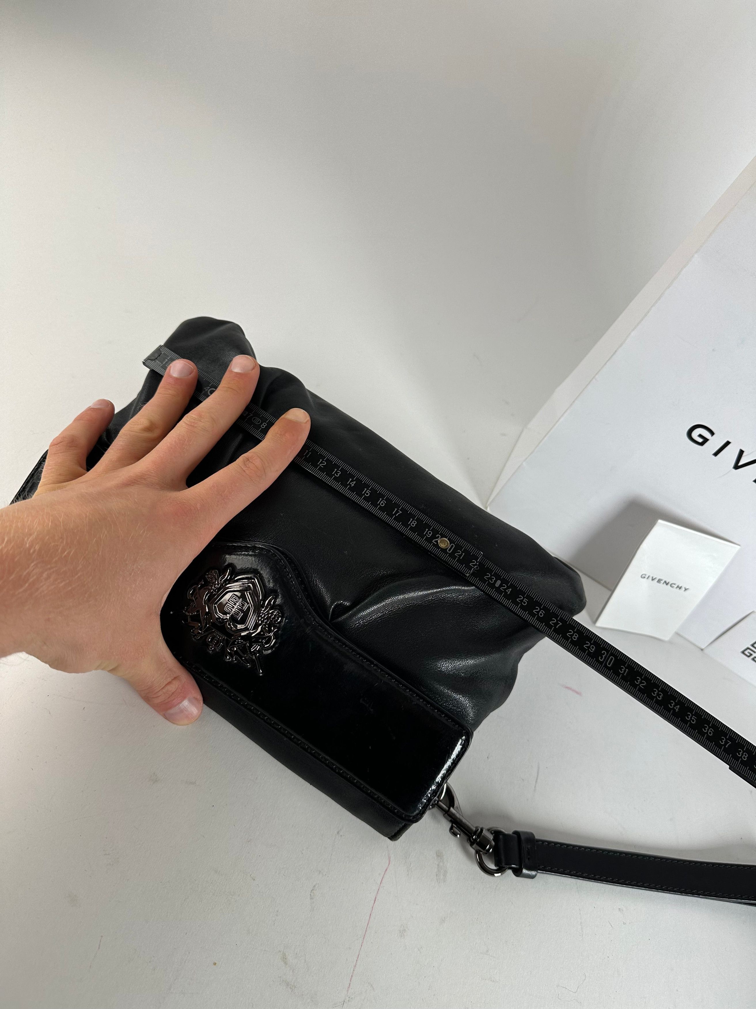 Givenchy Vintage Avantgarde Leather Clutch Black Size ONE SIZE - 7 Thumbnail