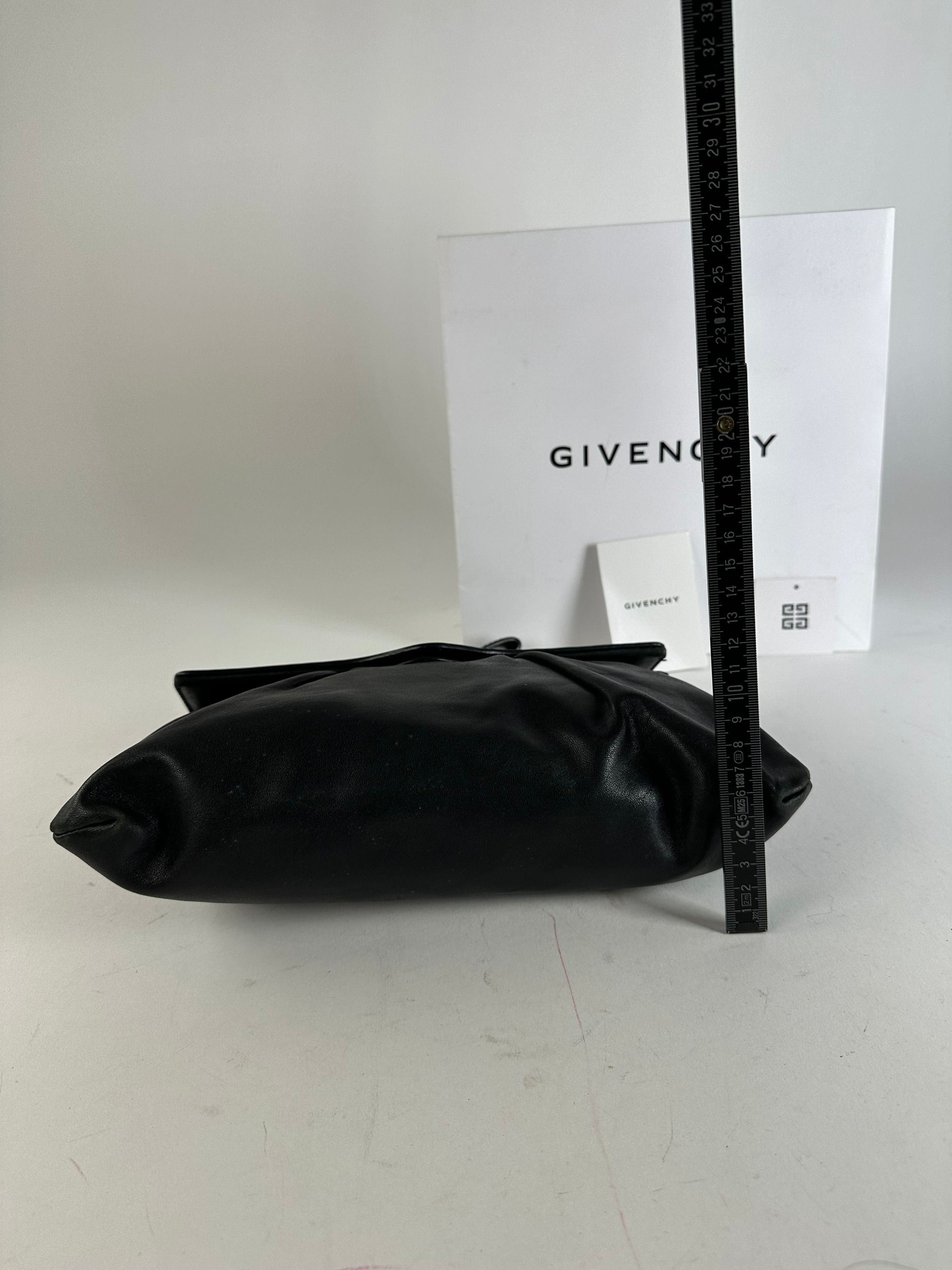 Givenchy Vintage Avantgarde Leather Clutch Black Size ONE SIZE - 9 Thumbnail