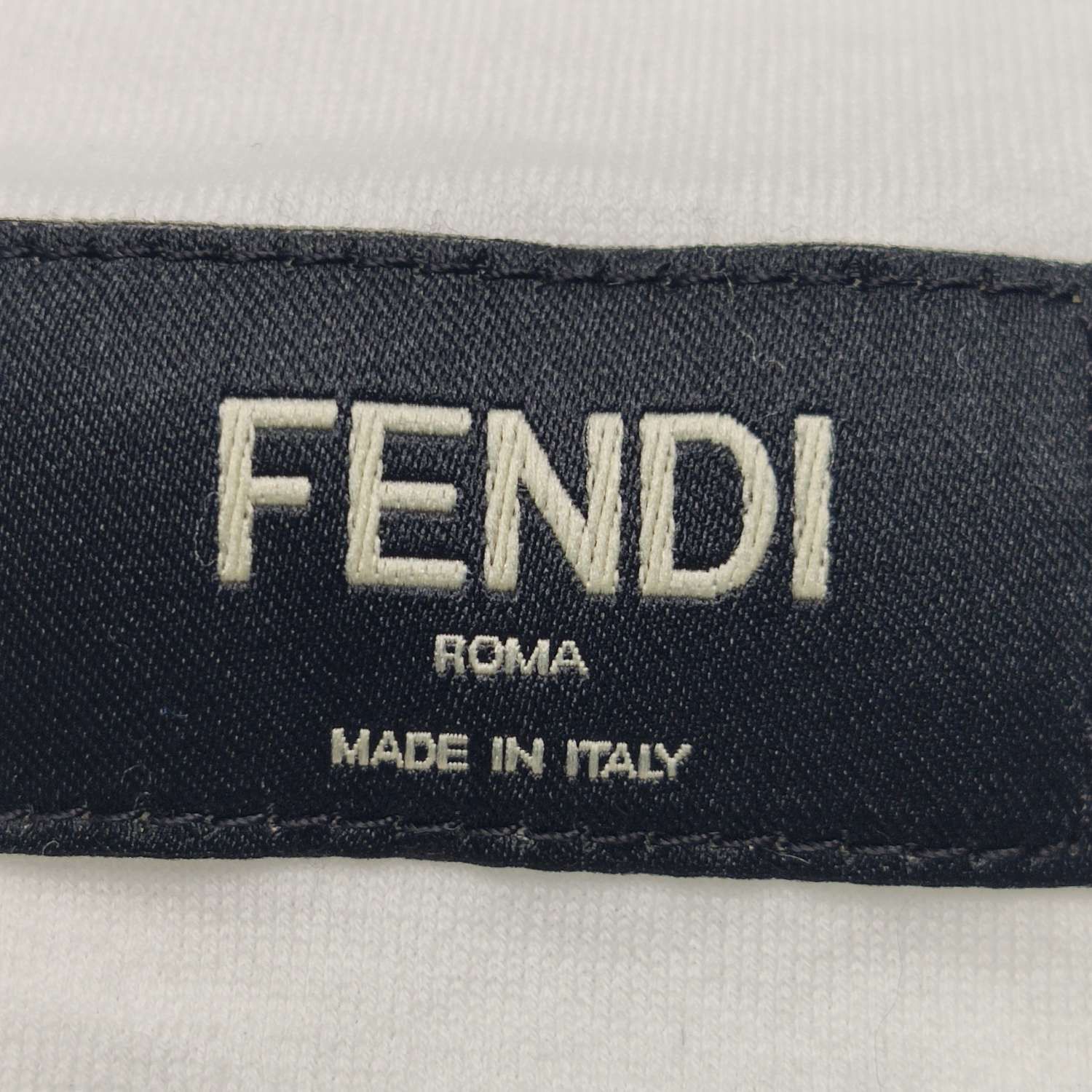 Fendi Fendi Chest Patch Logo T-Shirt US S Size US S / EU 44-46 / 1 - 6 Thumbnail