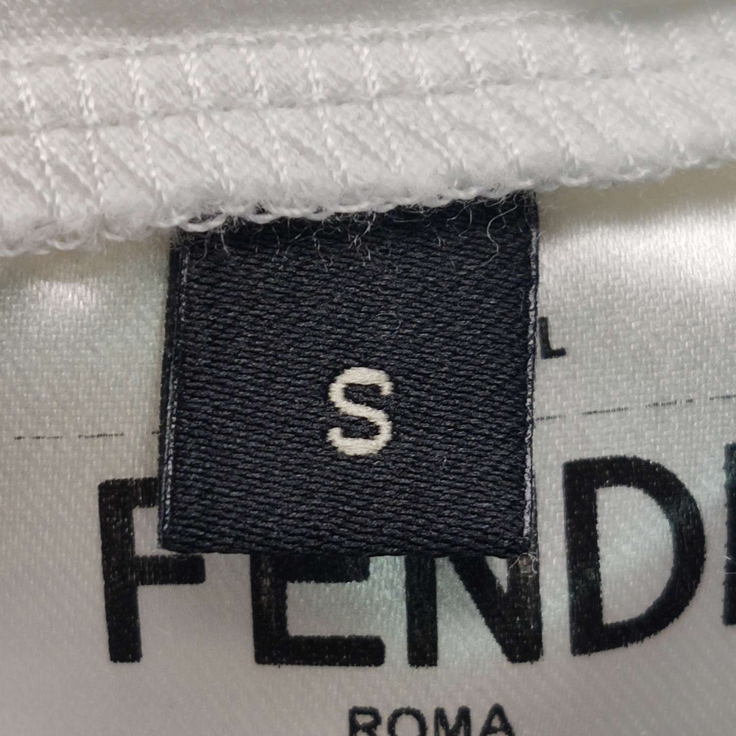 Fendi Fendi Chest Patch Logo T-Shirt US S Size US S / EU 44-46 / 1 - 8 Thumbnail